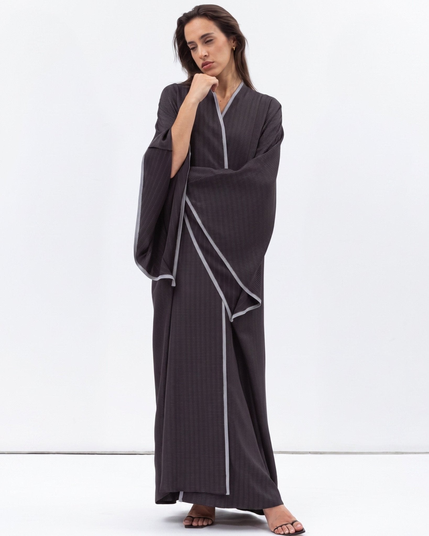 AB-FL-GRYBLK-GP – Black Abaya - CHIKA - MIRA Y MANO
