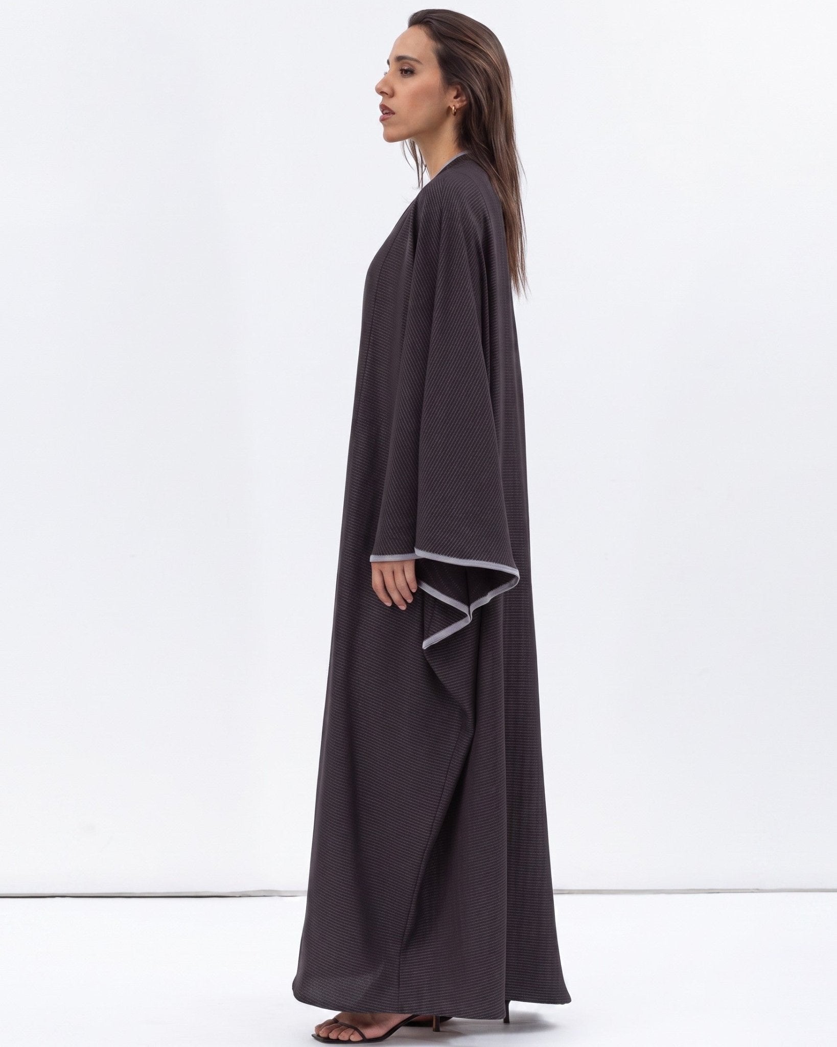 AB-FL-GRYBLK-GP – Black Abaya - CHIKA - MIRA Y MANO