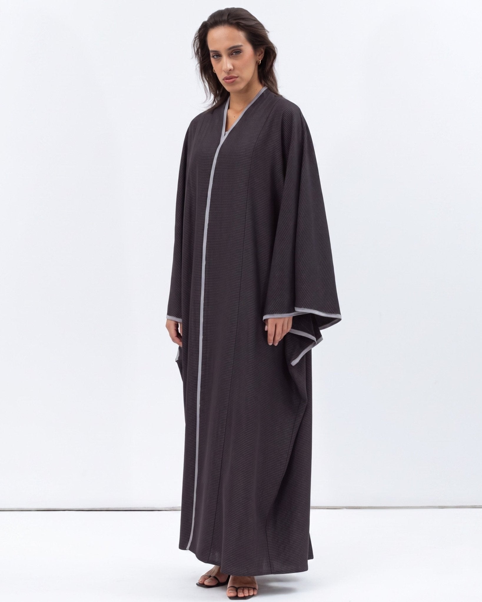 AB-FL-GRYBLK-GP – Black Abaya - CHIKA - MIRA Y MANO