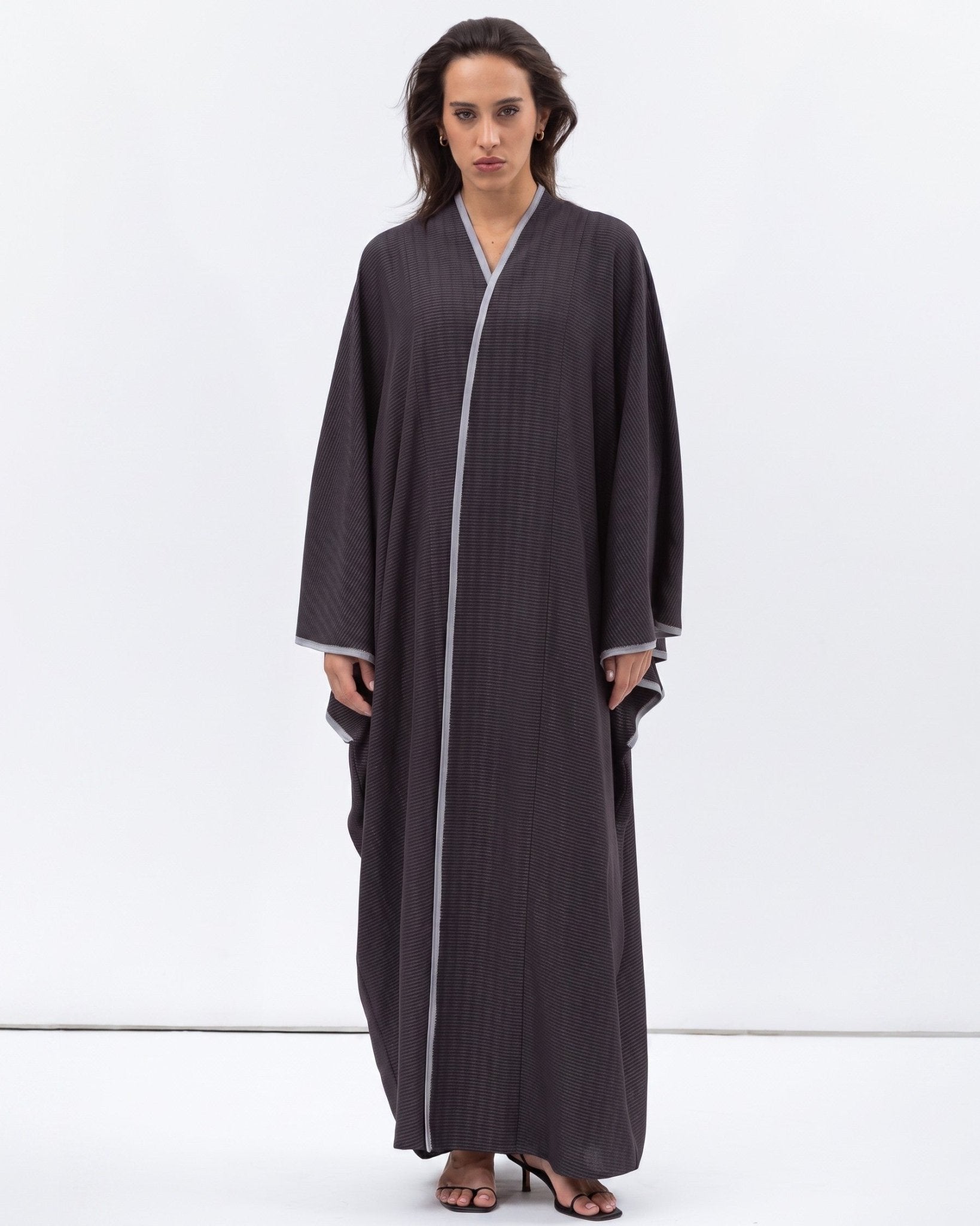 AB-FL-GRYBLK-GP – Black Abaya - CHIKA - MIRA Y MANO
