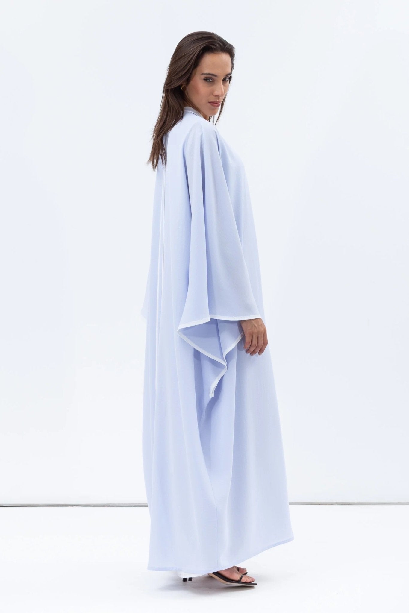 AB - FL - LBL - WP ABAYA - CHIKA - MIRA Y MANO