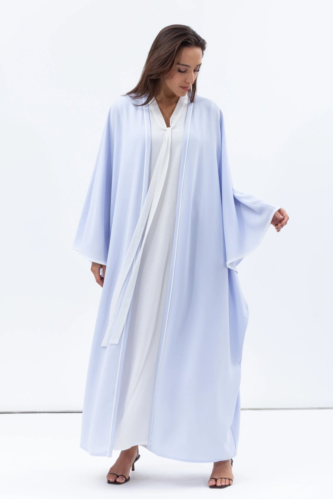 AB - FL - LBL - WP ABAYA - CHIKA - MIRA Y MANO