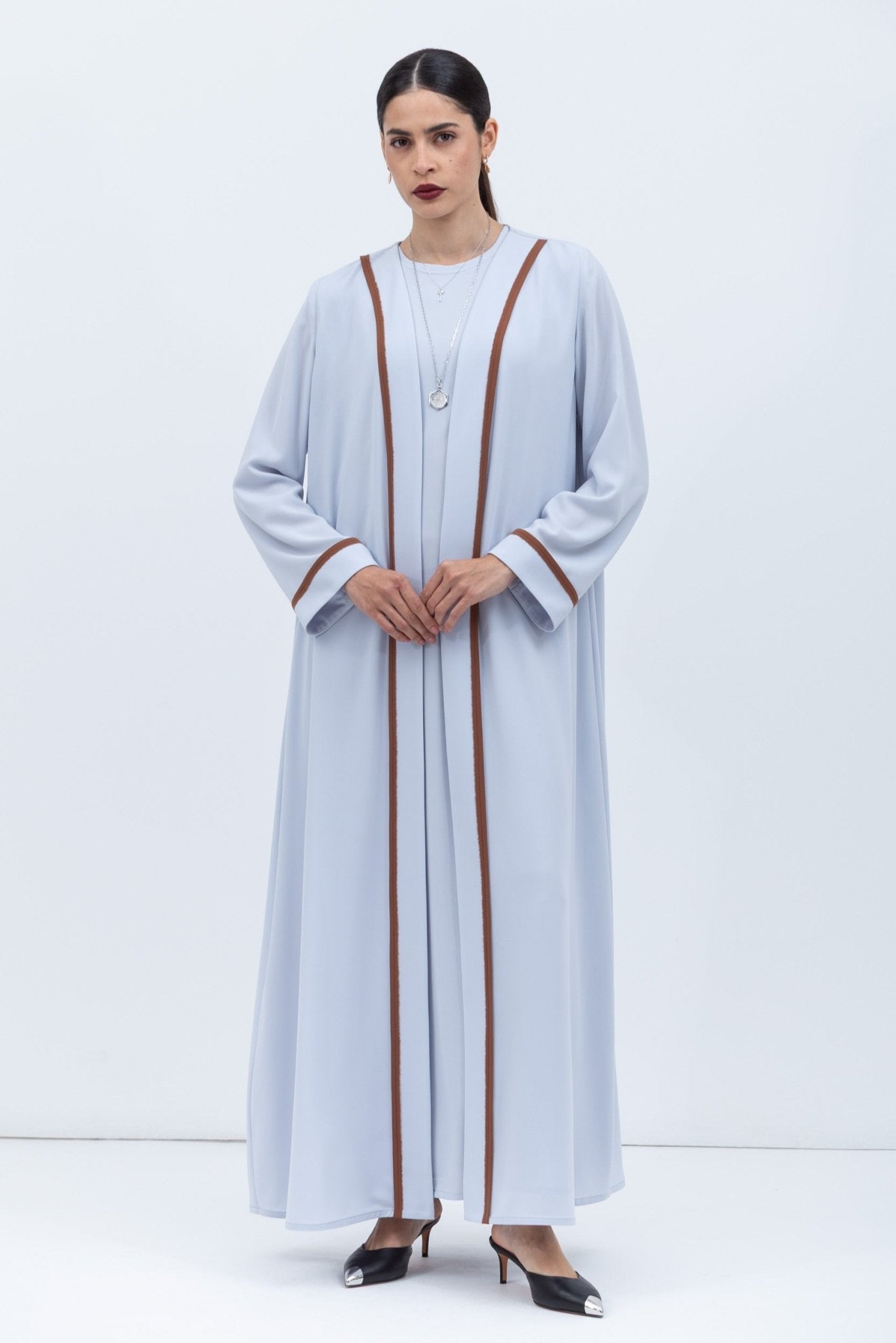 AB - FL - LBLU ABAYA - CHIKA - MIRA Y MANO