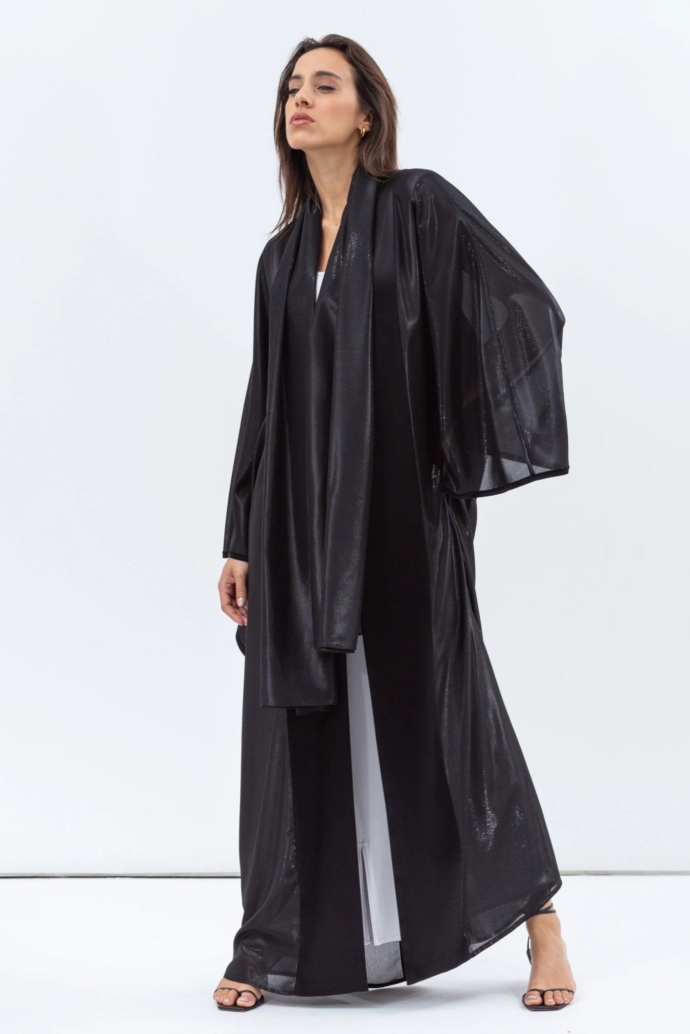 AB - FL - MTCBLK - BS ABAYA - CHIKA - MIRA Y MANO
