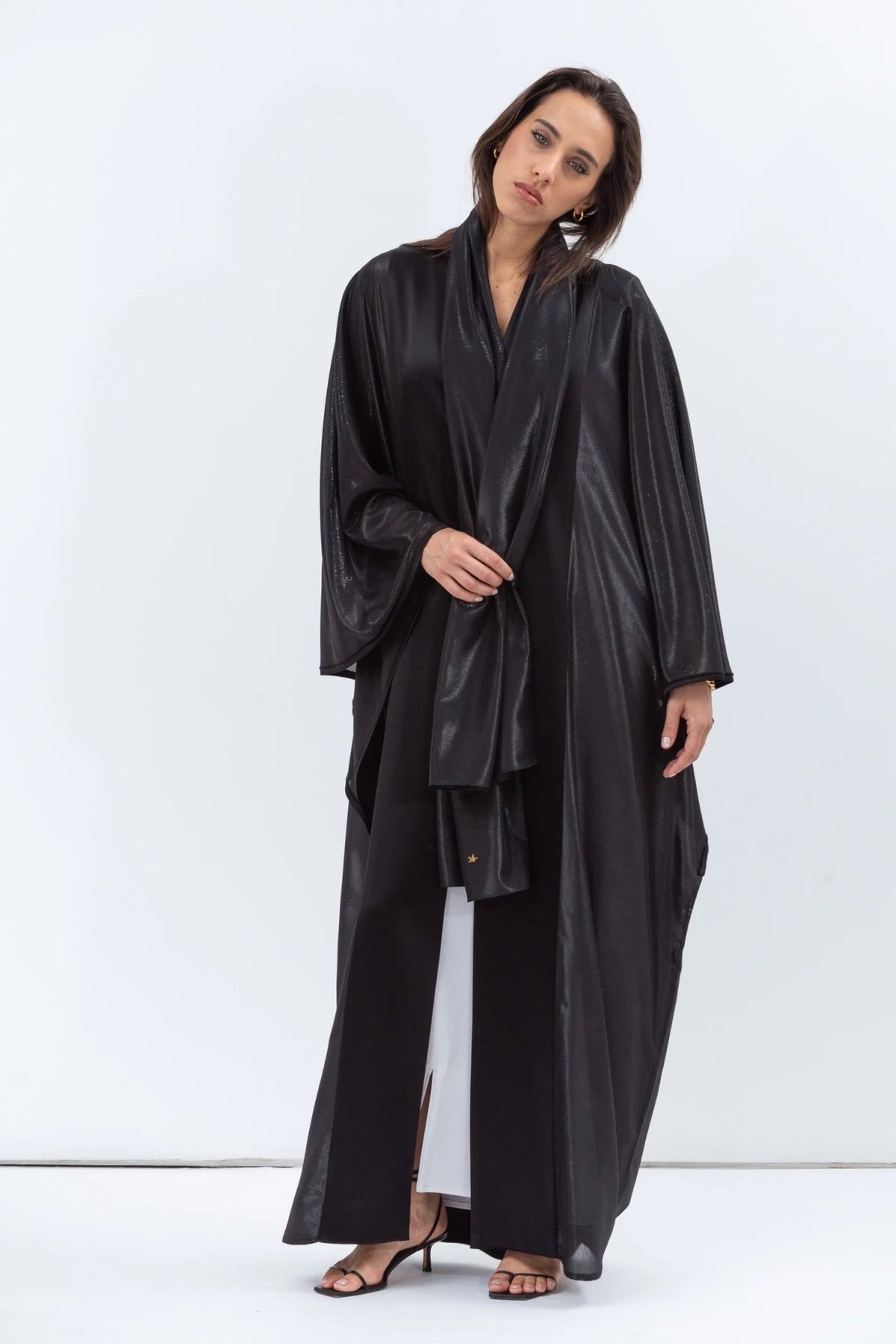 AB - FL - MTCBLK - BS ABAYA - MIRA Y MANO