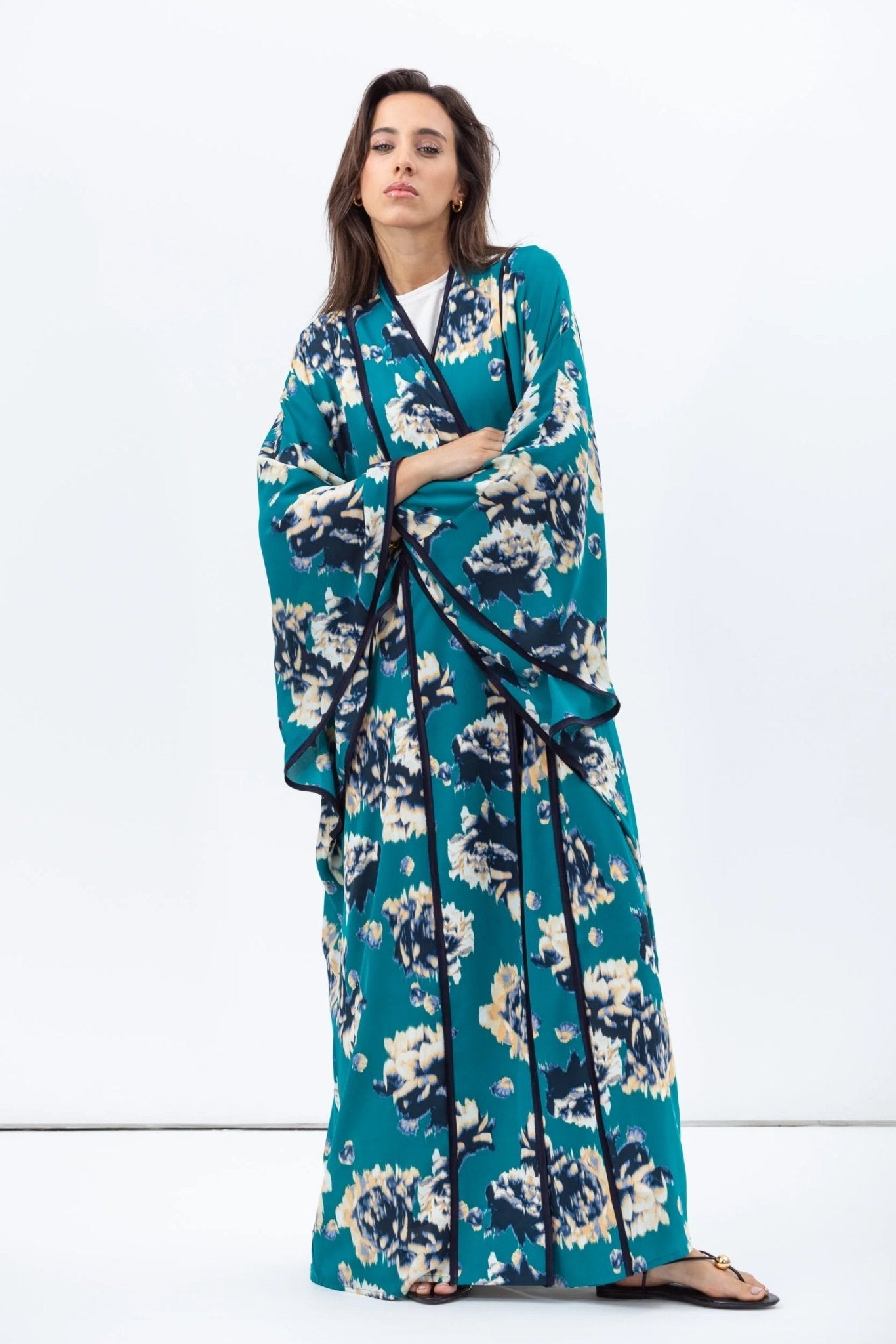 AB-FL-TL-AFP ABAYA - CHIKA - MIRA Y MANO