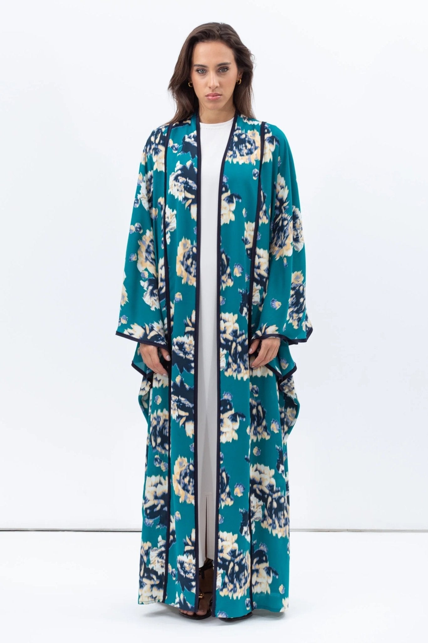 AB-FL-TL-AFP ABAYA - CHIKA - MIRA Y MANO