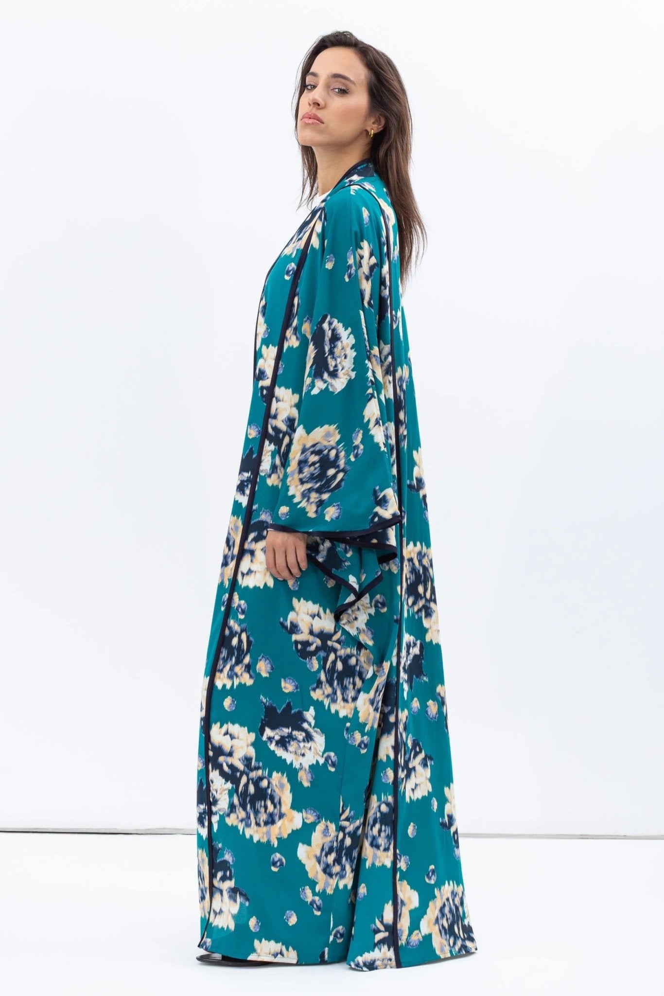 AB-FL-TL-AFP ABAYA - CHIKA - MIRA Y MANO