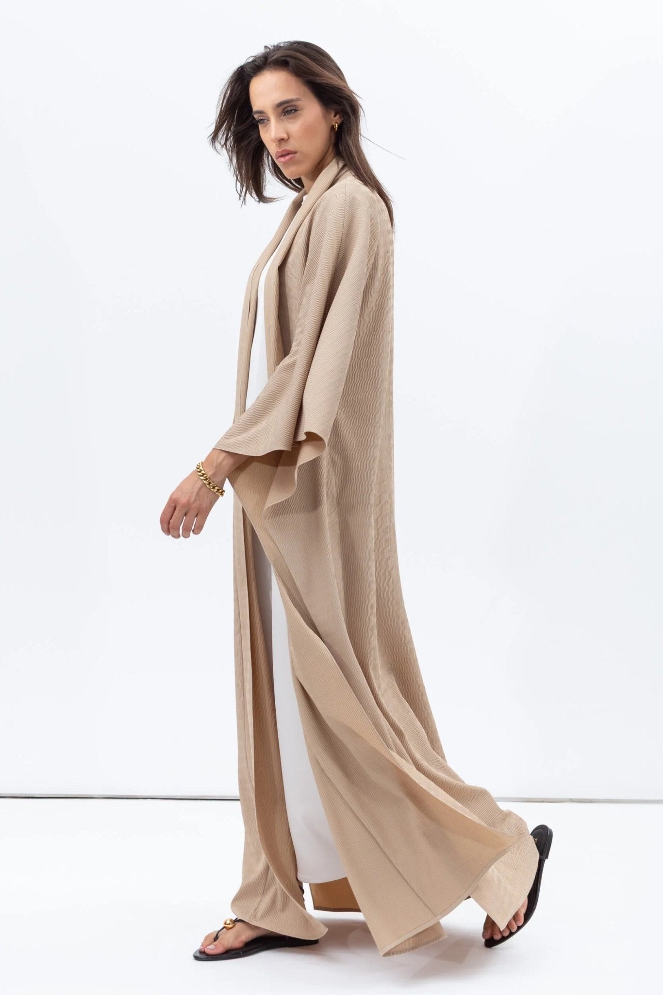 AB - FL - TXT - BGE ABAYA - CHIKA - MIRA Y MANO