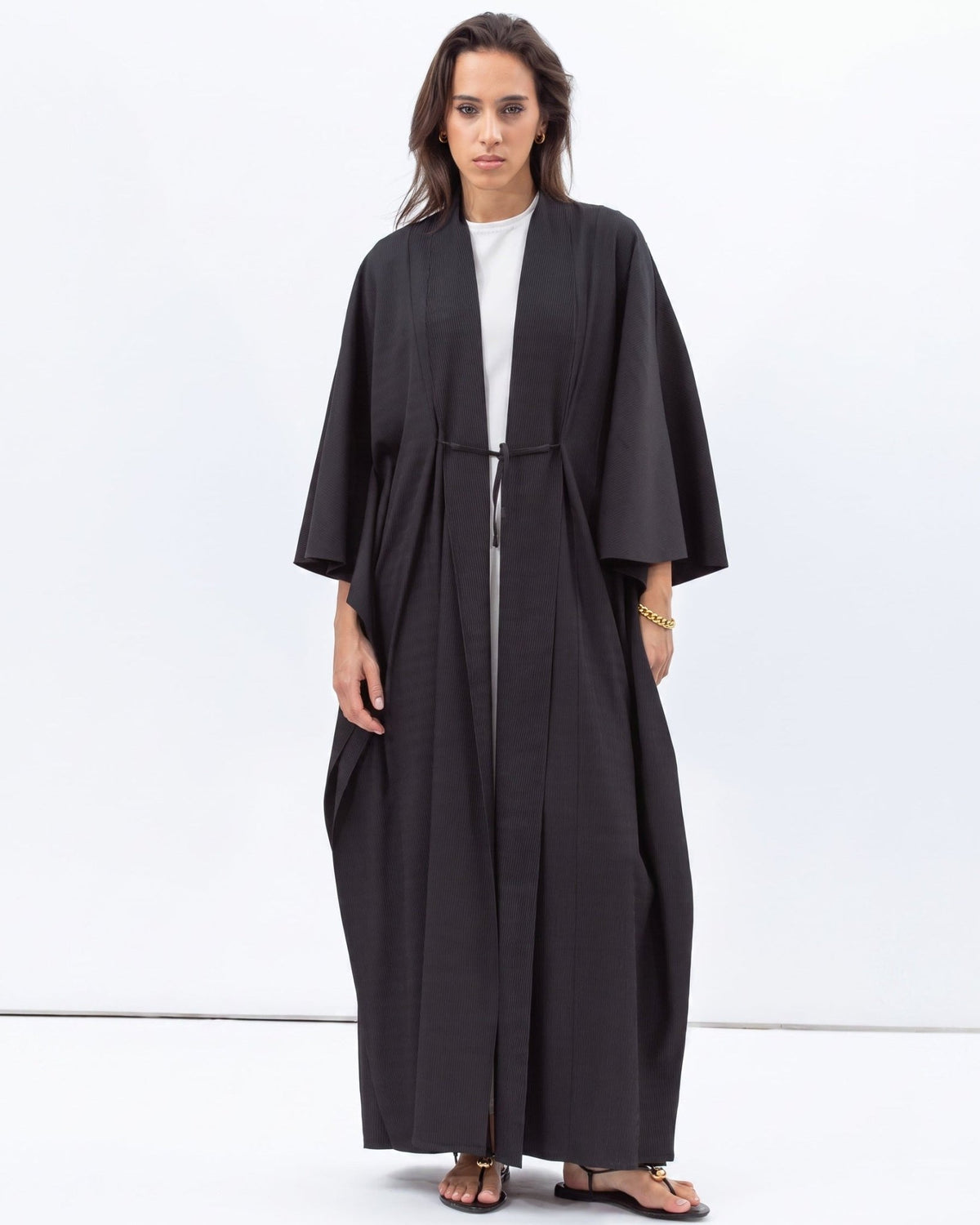 AB-FL-TXT-BLK ABAYA - CHIKA - MIRA Y MANO