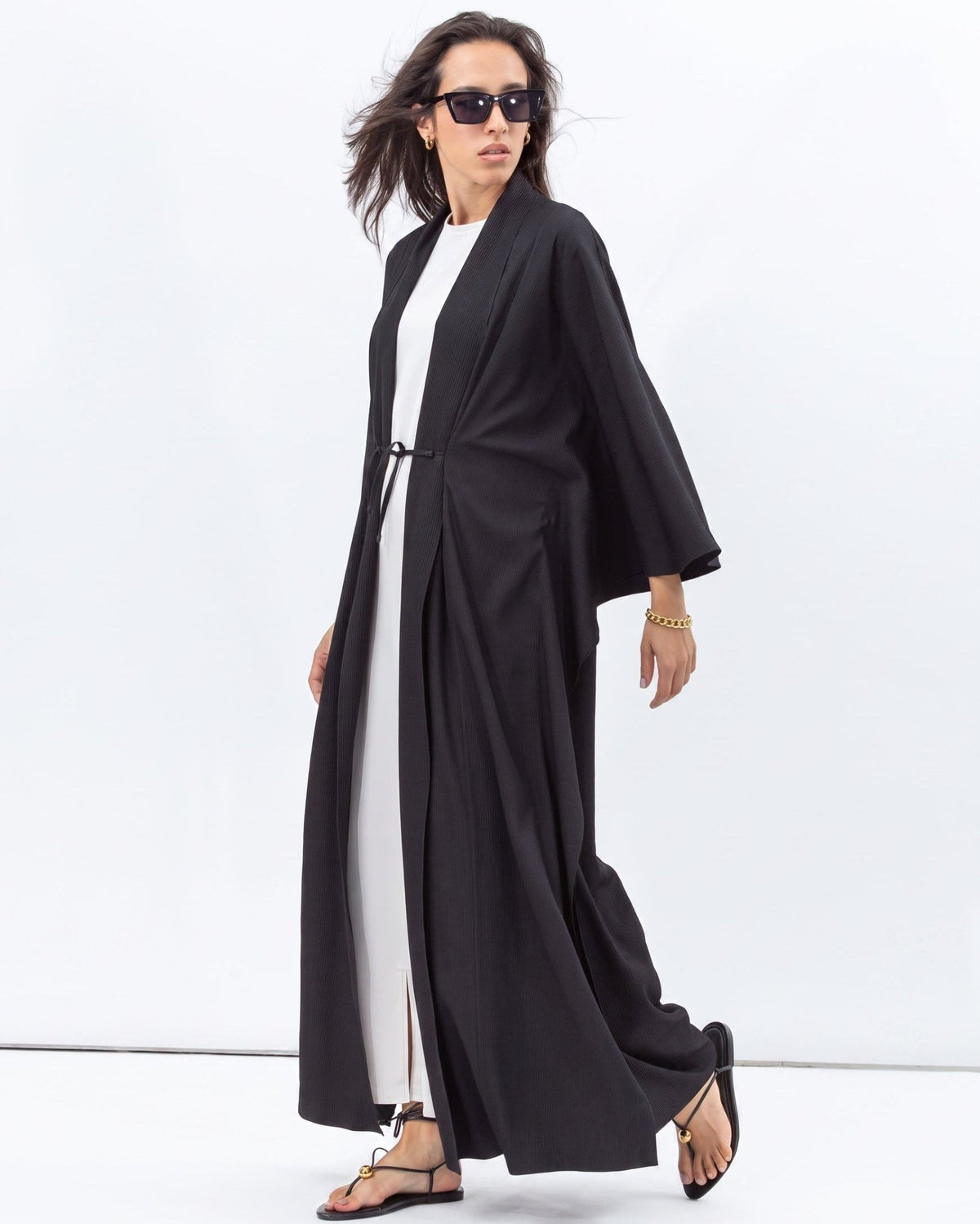 AB-FL-TXT-BLK ABAYA - CHIKA - MIRA Y MANO