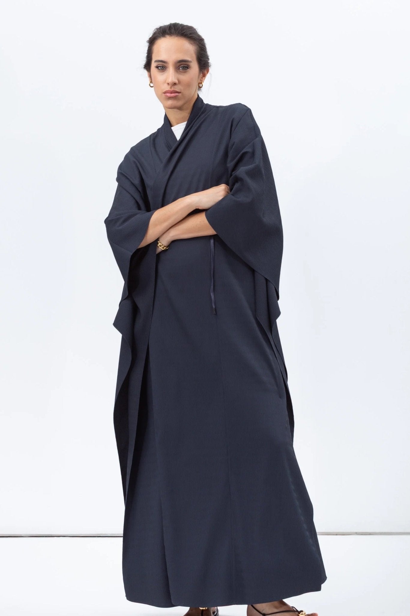 AB - FL - TXT - TBLU ABAYA - CHIKA - MIRA Y MANO