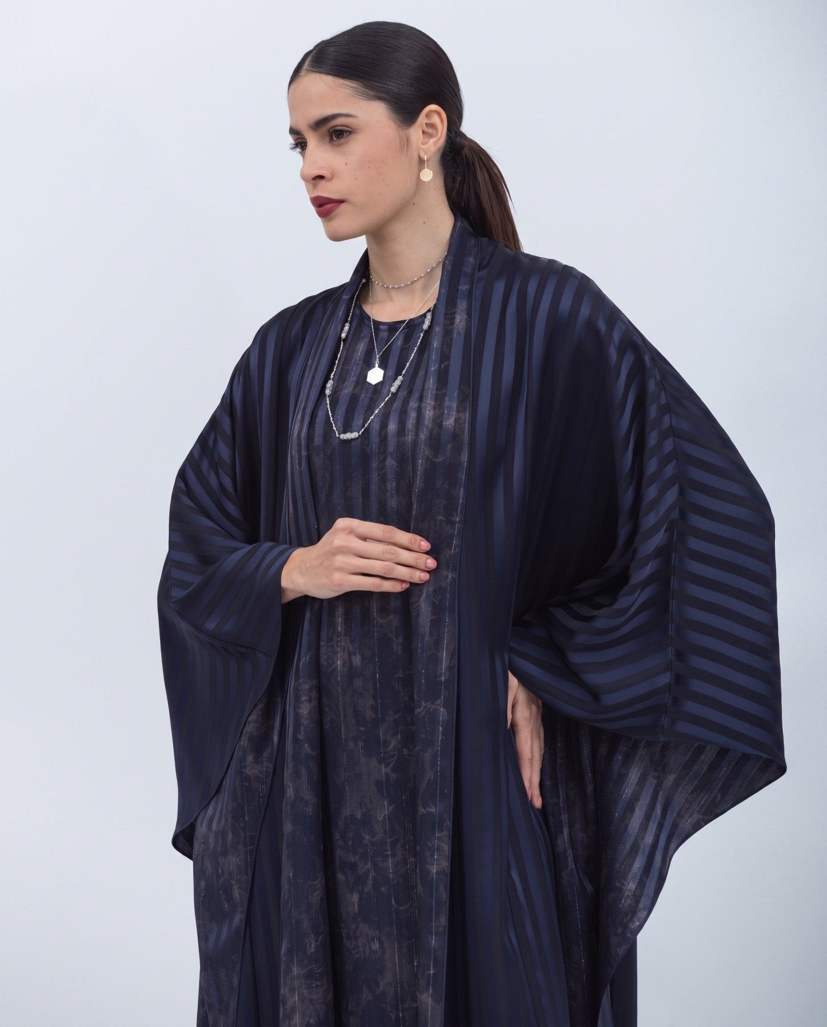 AB-FLW-STR-BL-A – Blue Abaya - CHIKA - MIRA Y MANO