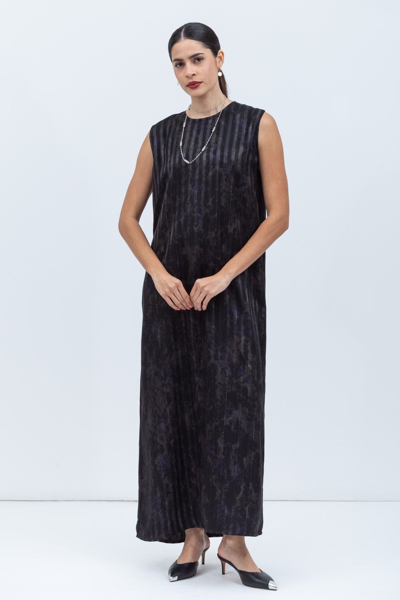 AB - FLW - STR - BLK ABAYA - CHIKA - MIRA Y MANO