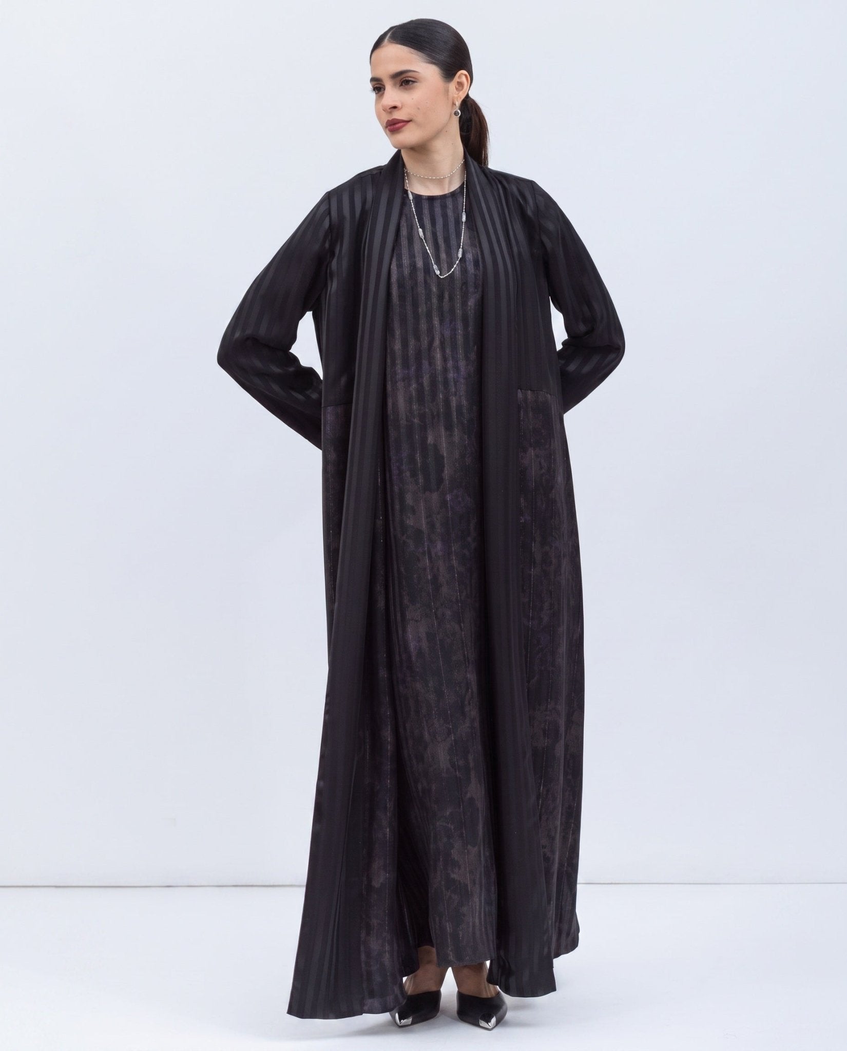 AB-FLW-STR-BLK – Black Abaya - CHIKA - MIRA Y MANO