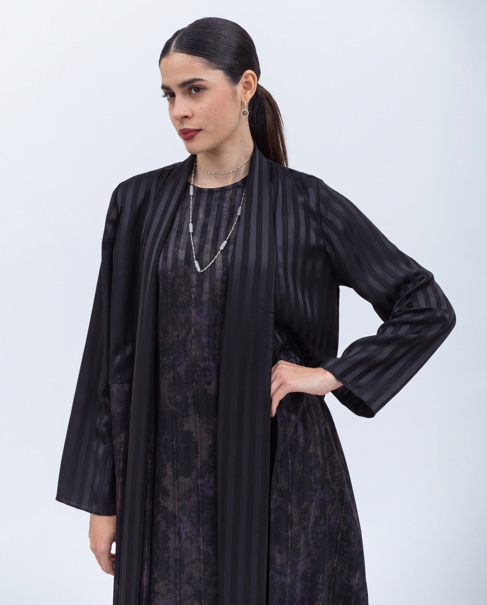 AB-FLW-STR-BLK – Black Abaya - CHIKA - MIRA Y MANO