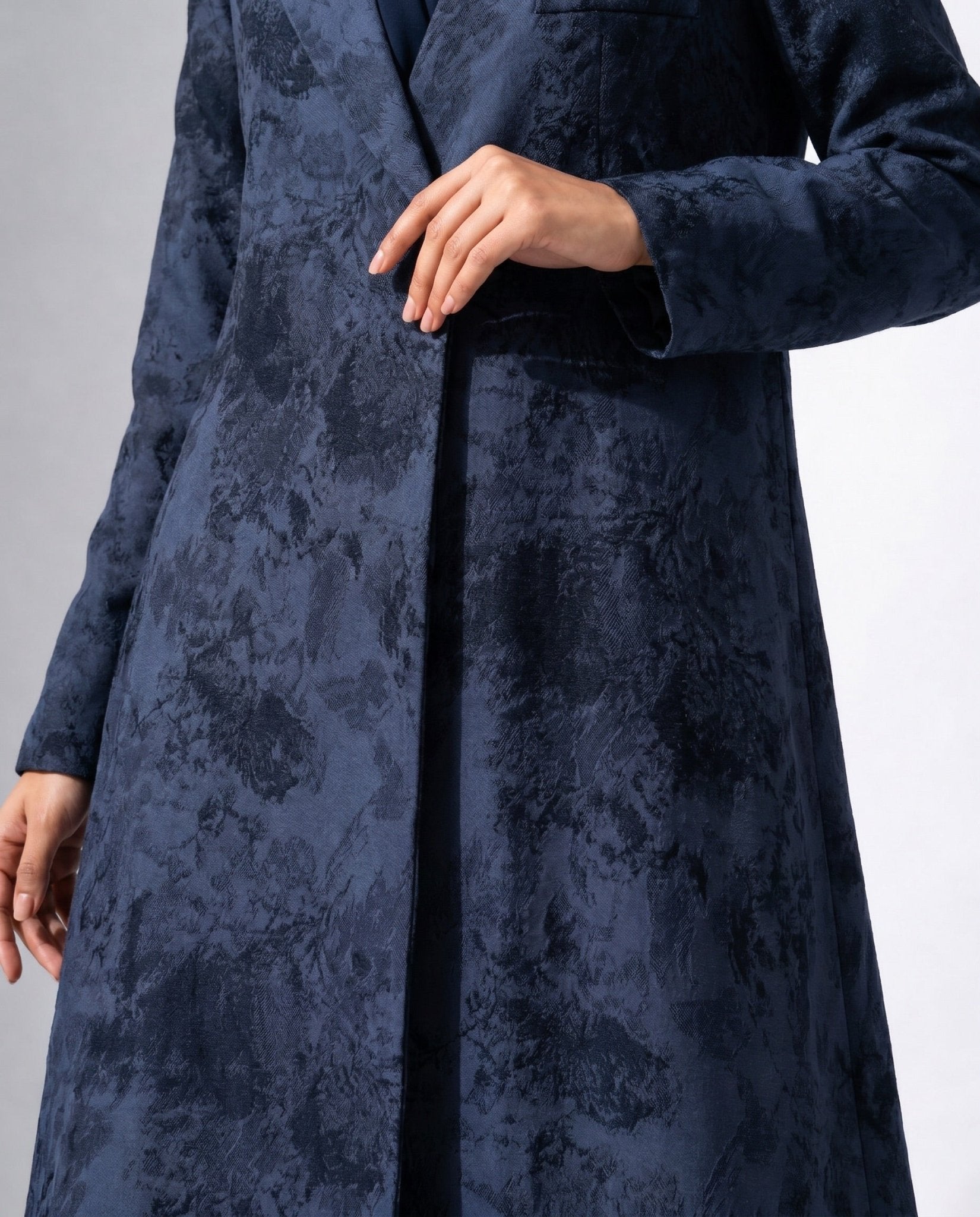 AB - J - ASM - C - NAVY ABAYA - CHIKA - MIRA Y MANO