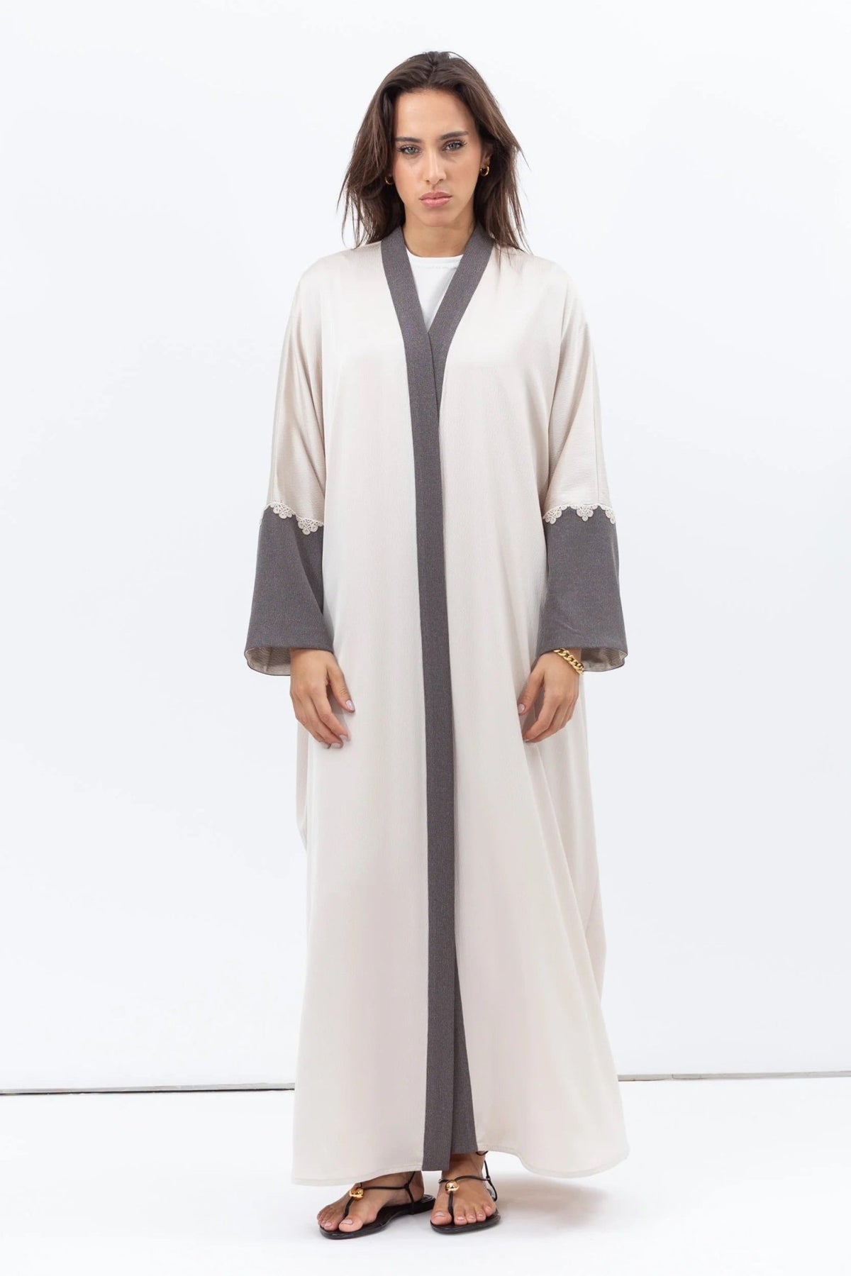 AB-LC-BGE-GRYTD ABAYA - CHIKA - MIRA Y MANO