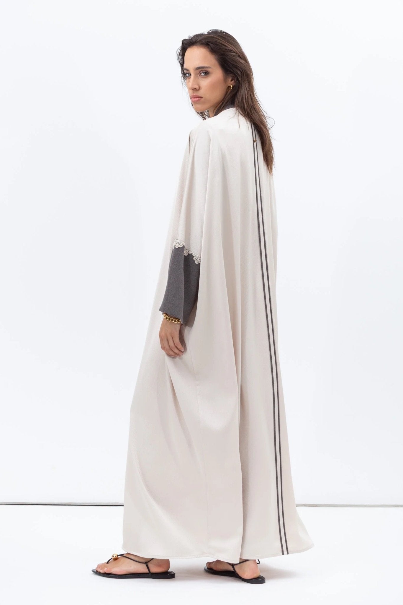 AB-LC-BGE-GRYTD ABAYA - CHIKA - MIRA Y MANO