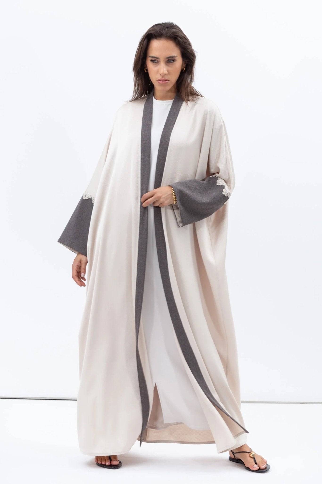 AB-LC-BGE-GRYTD ABAYA - CHIKA - MIRA Y MANO