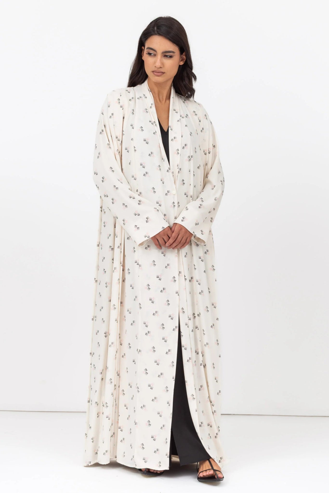 AB - LOO - PR - OF ABAYA - CHIKA - MIRA Y MANO