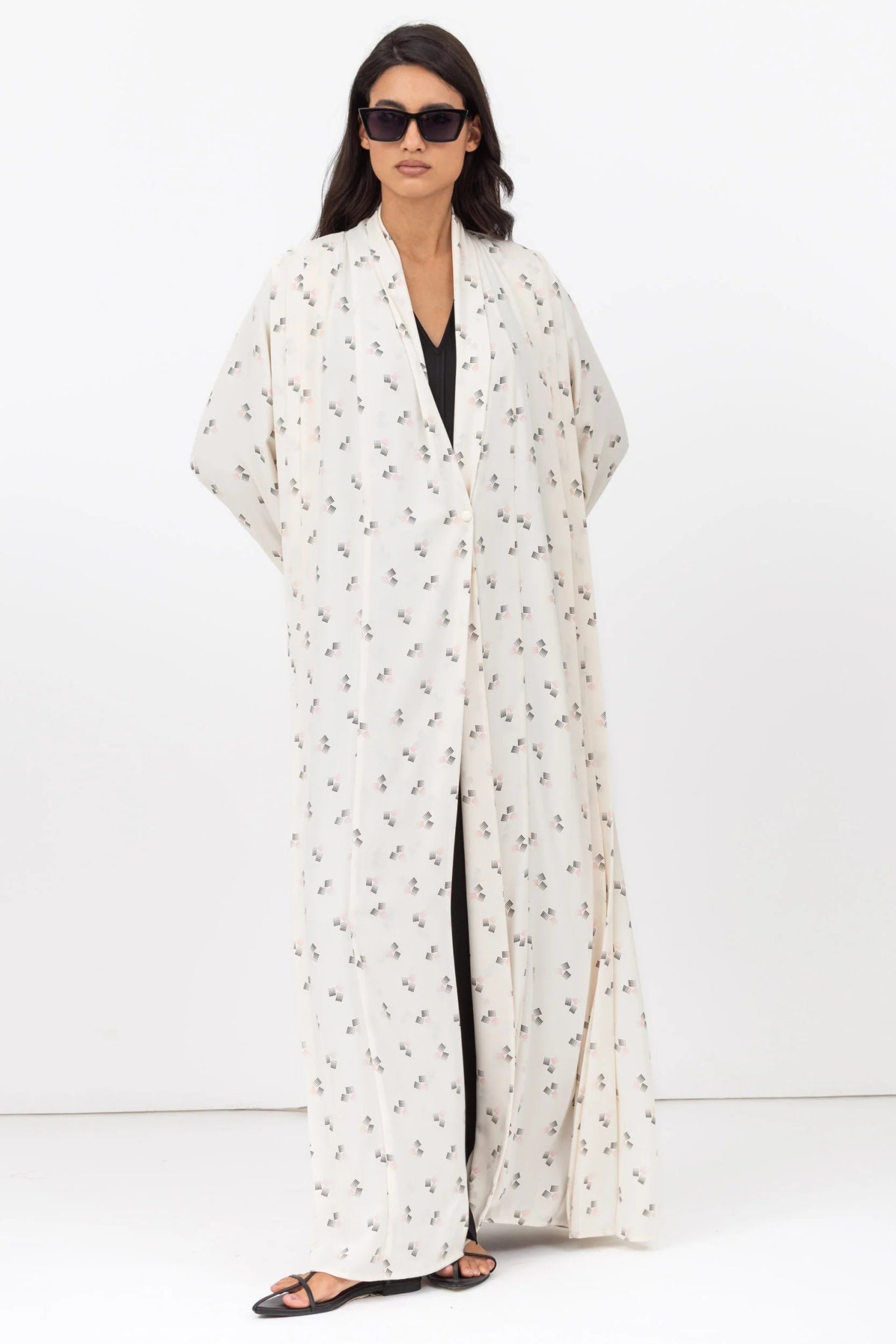 AB - LOO - PR - OF ABAYA - CHIKA - MIRA Y MANO