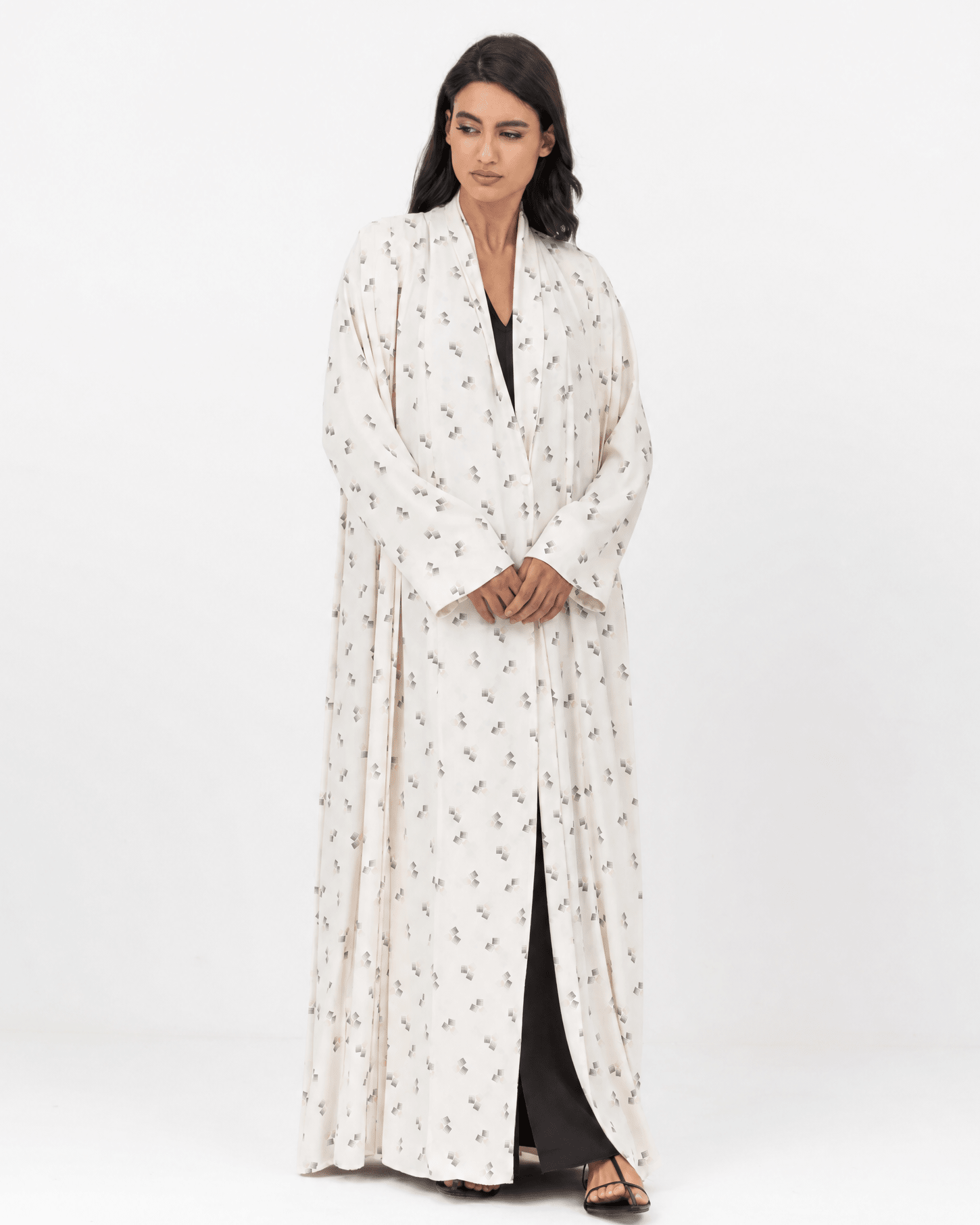 AB - LOO - PR - OF ABAYA - CHIKA - MIRA Y MANO