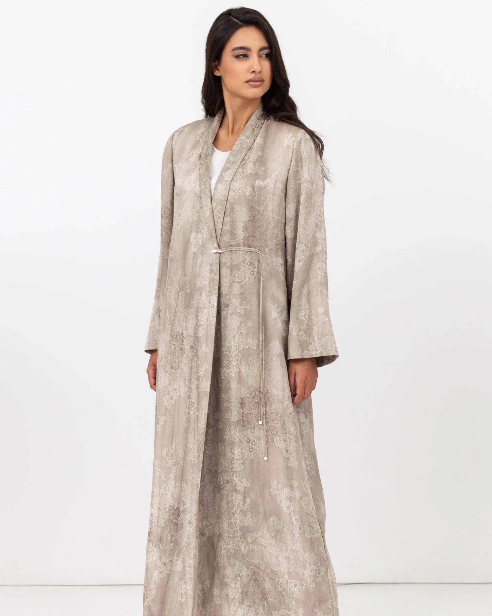 AB-LY-LTGG ABAYA - CHIKA - MIRA Y MANO