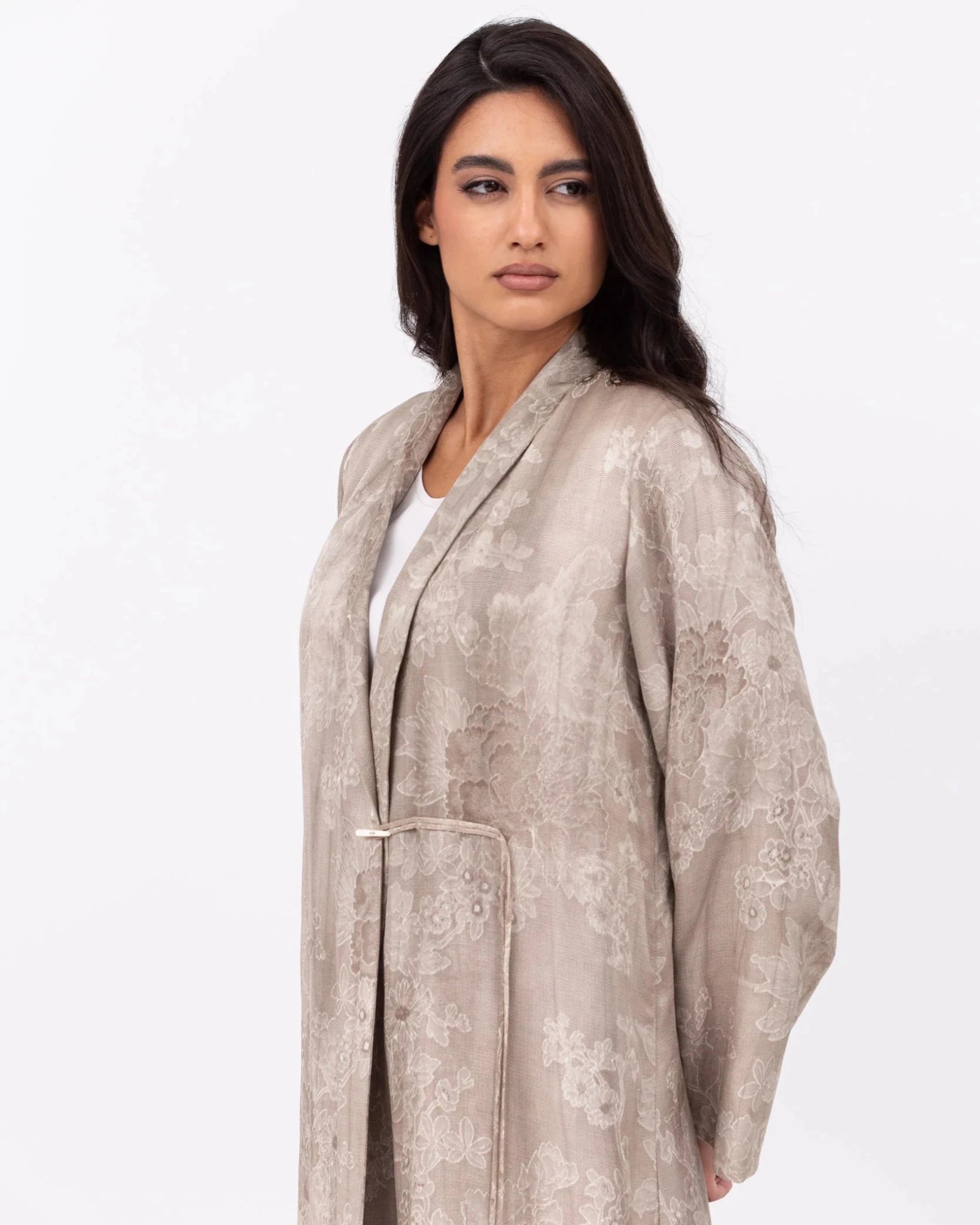AB-LY-LTGG ABAYA - CHIKA - MIRA Y MANO