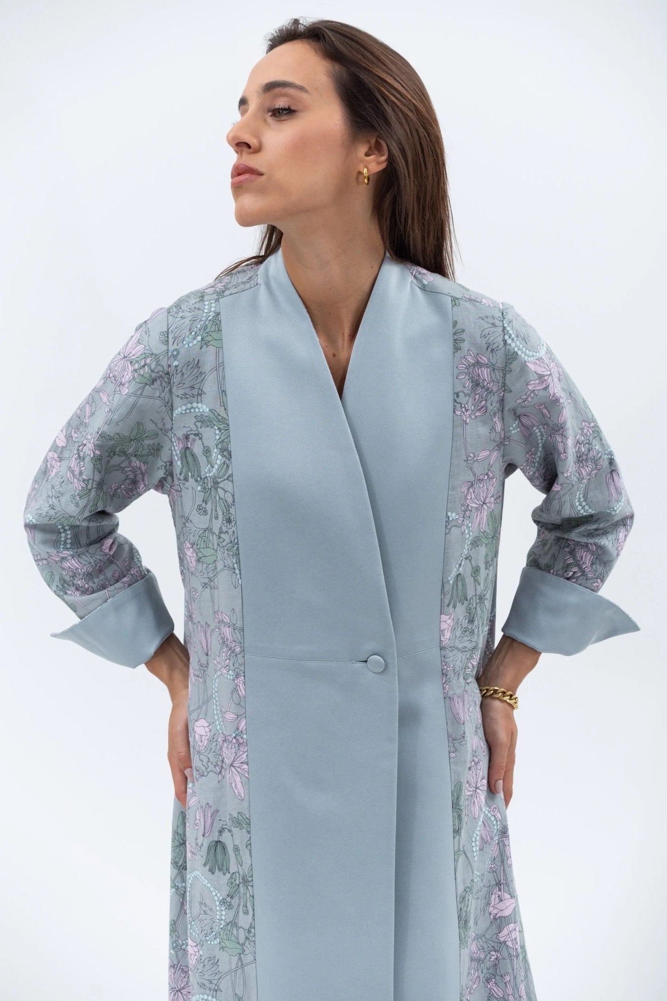 AB-OVR-SCP-BGFP ABAYA - CHIKA - MIRA Y MANO