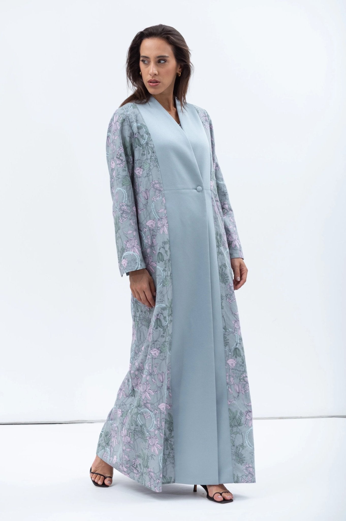 AB-OVR-SCP-BGFP ABAYA - CHIKA - MIRA Y MANO