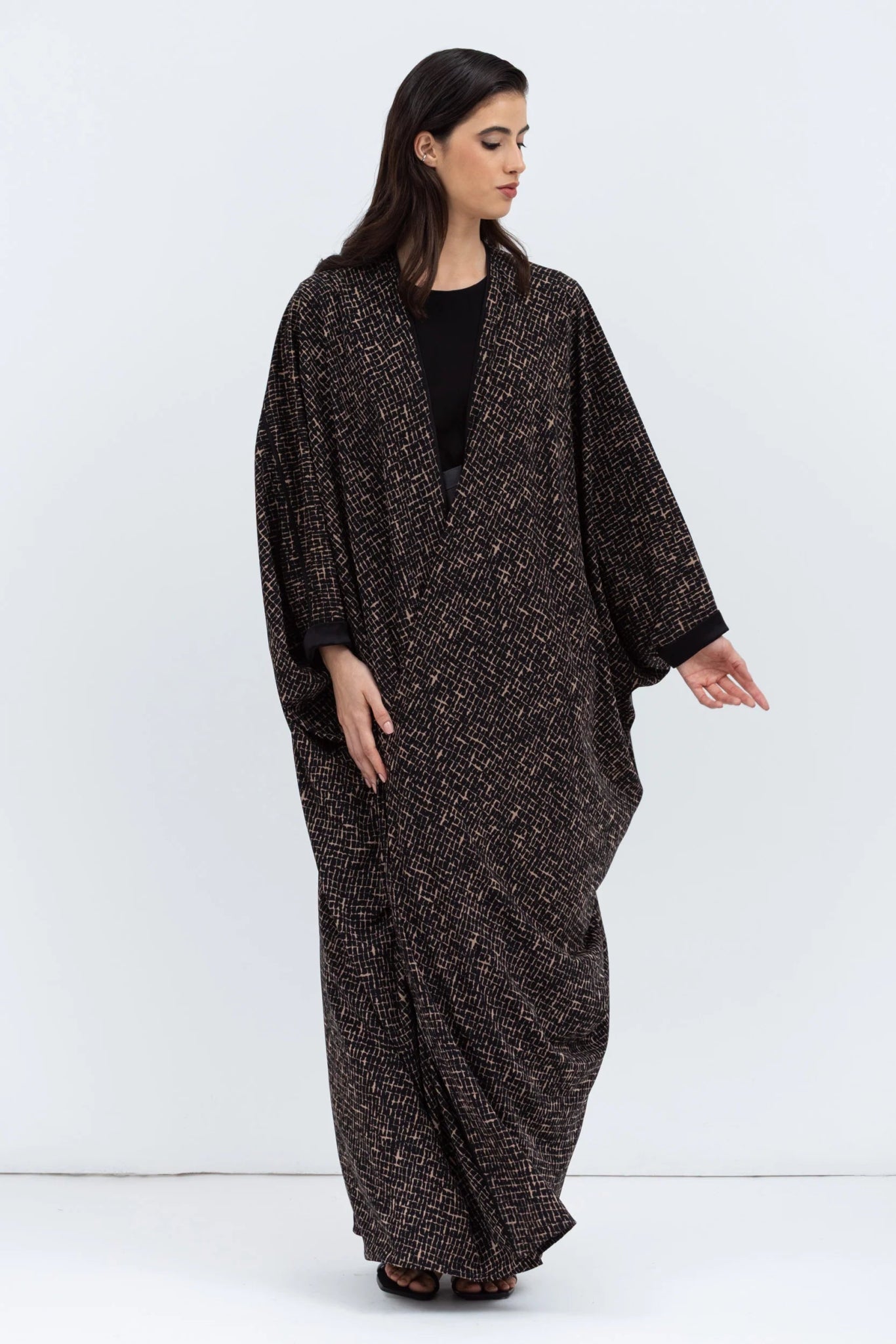 AB - PATT - MUL ABAYA - CHIKA - MIRA Y MANO