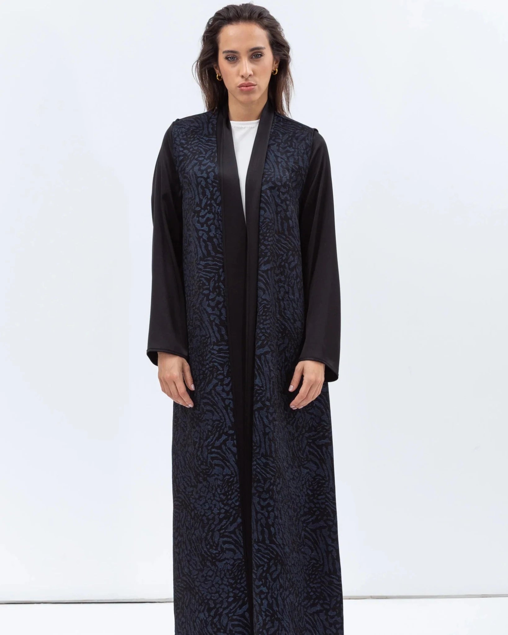 AB-SC-BNVY-SD ABAYA - CHIKA - MIRA Y MANO