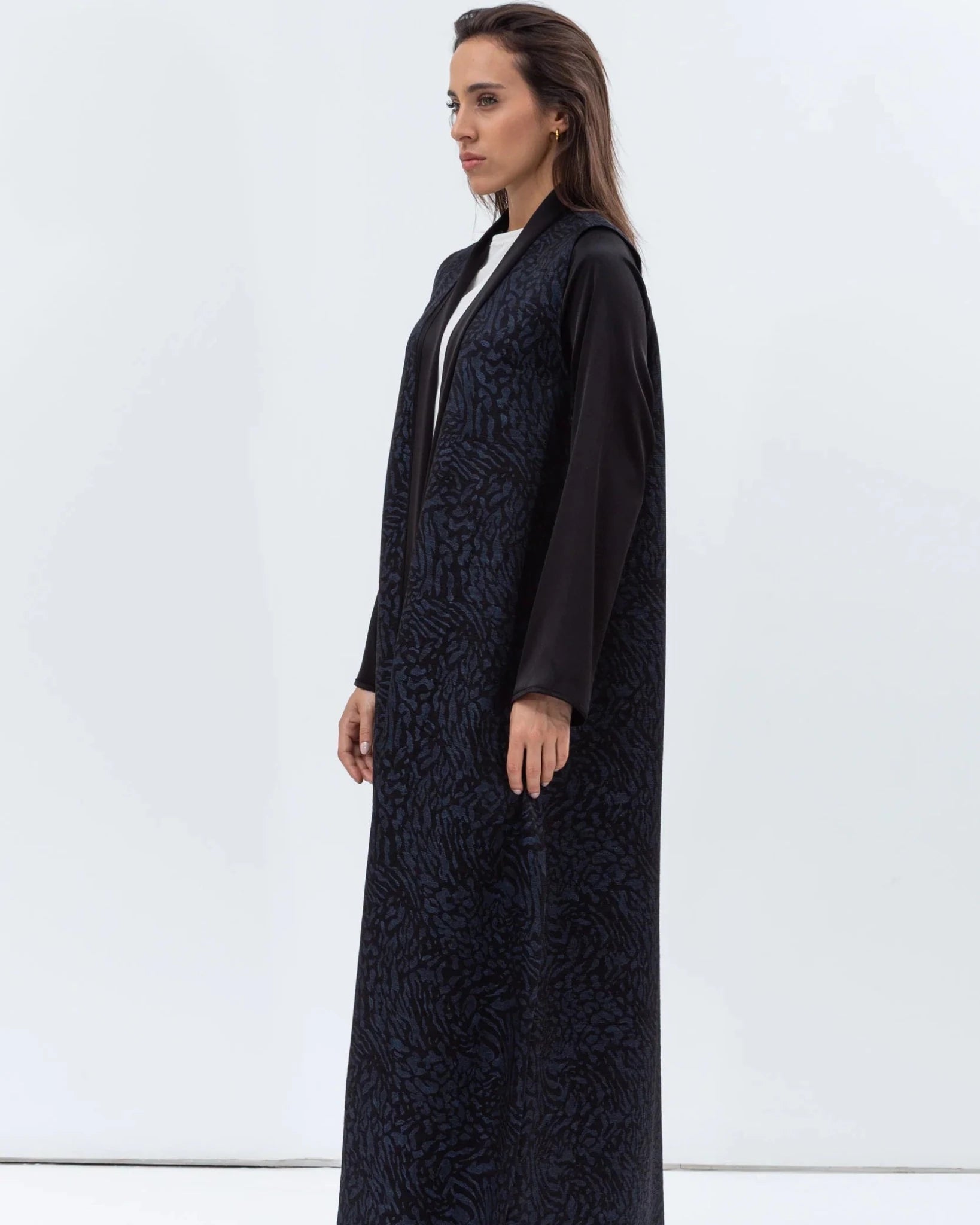 AB-SC-BNVY-SD ABAYA - CHIKA - MIRA Y MANO