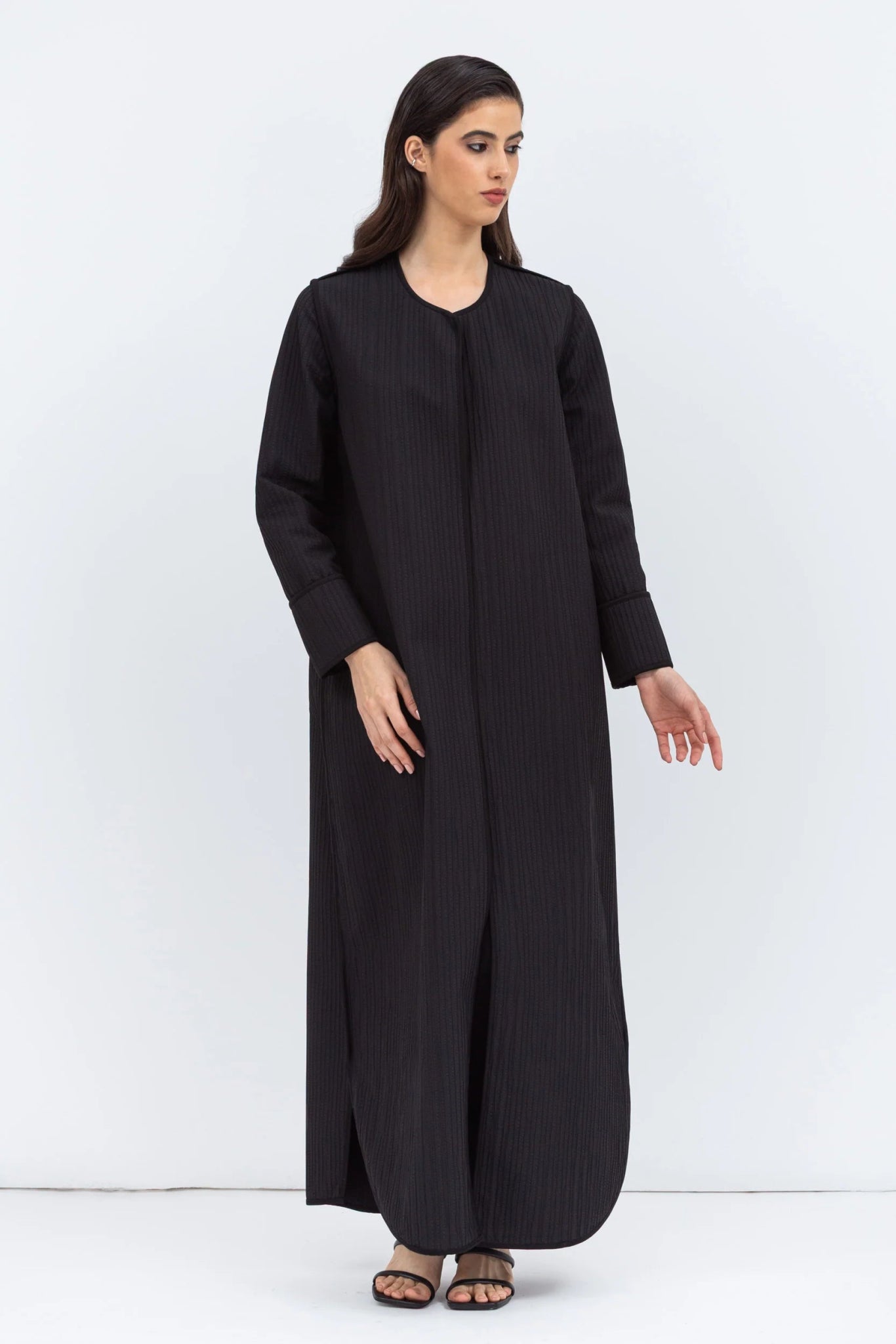 AB - ST - BLK - C ABAYA - CHIKA - MIRA Y MANO