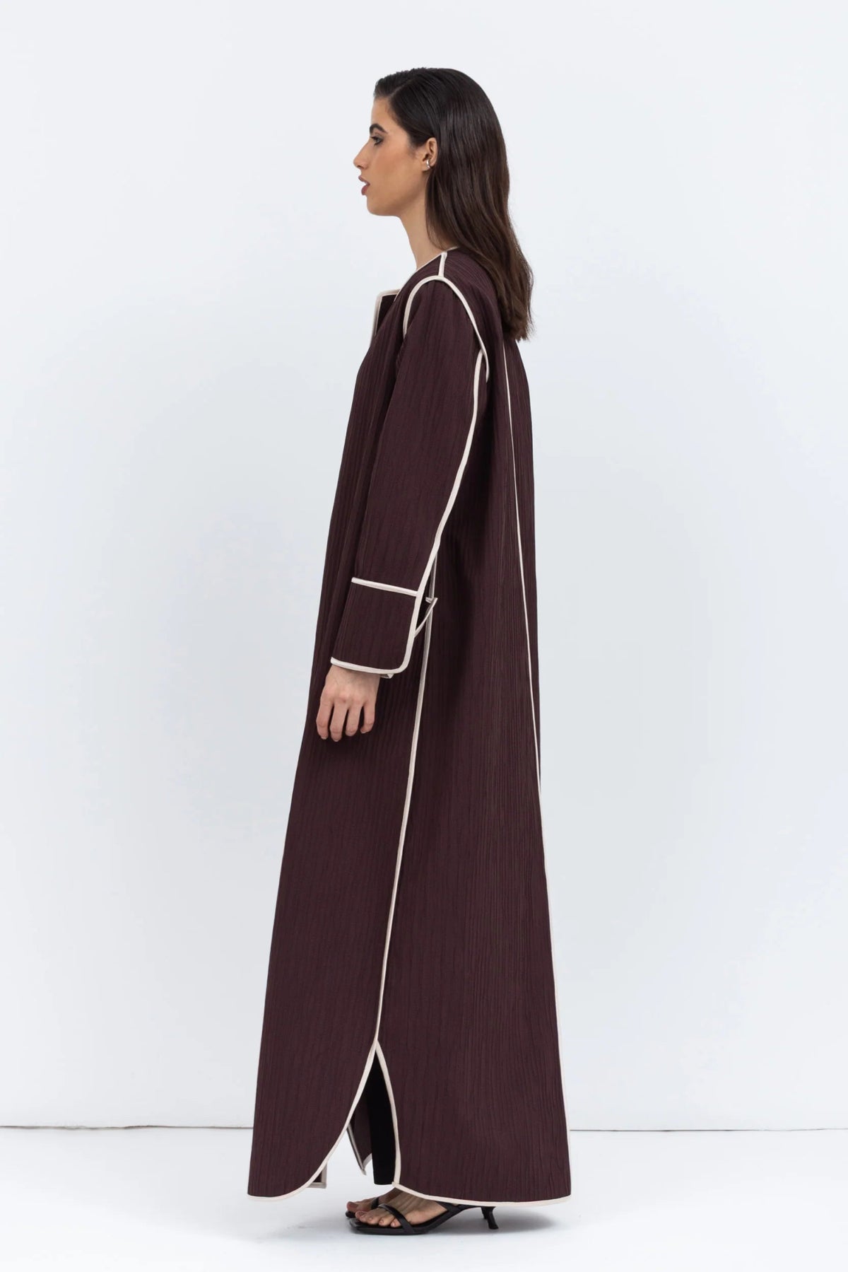 AB - ST - BRW ABAYA - MIRA Y MANO