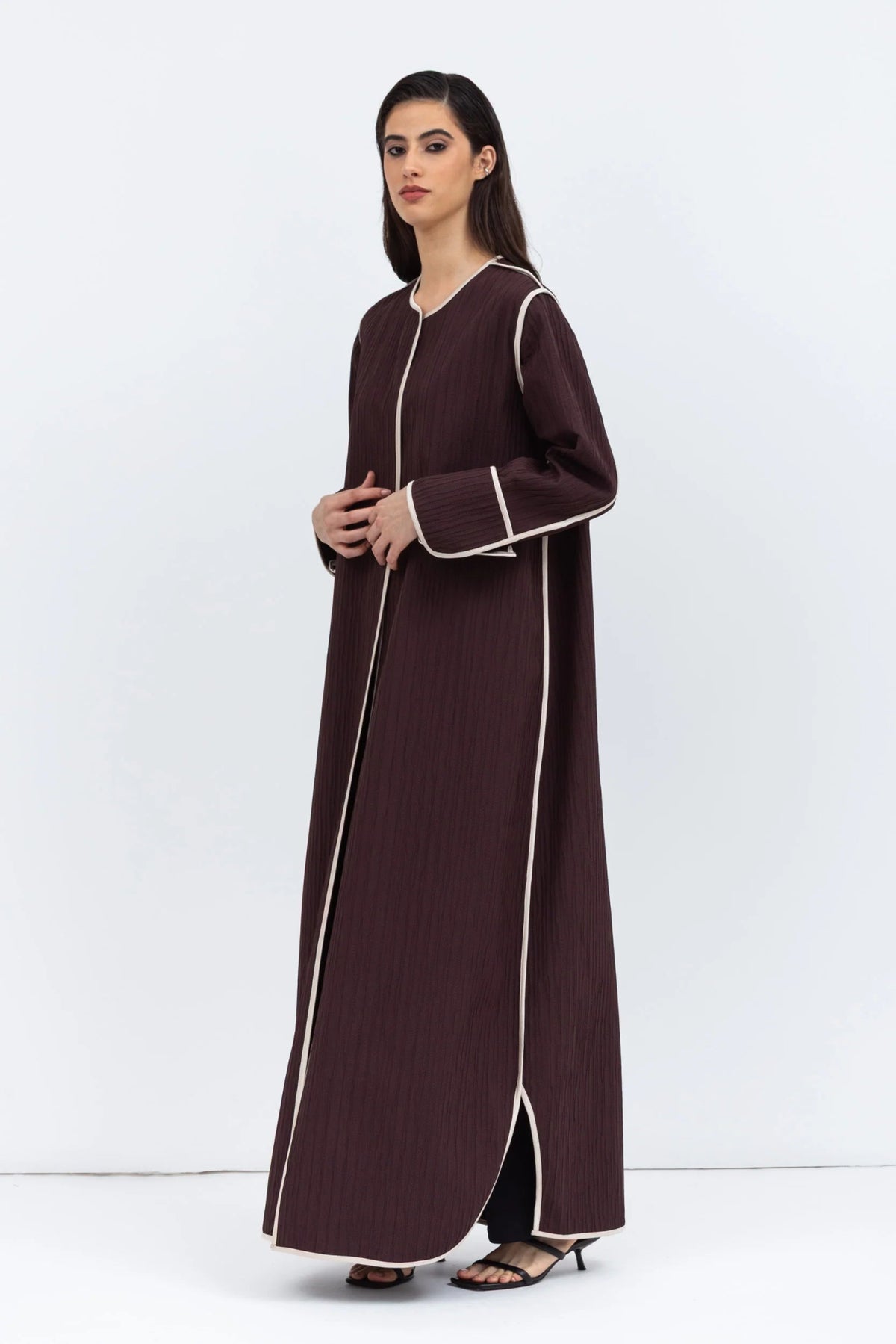 AB - ST - BRW ABAYA - MIRA Y MANO