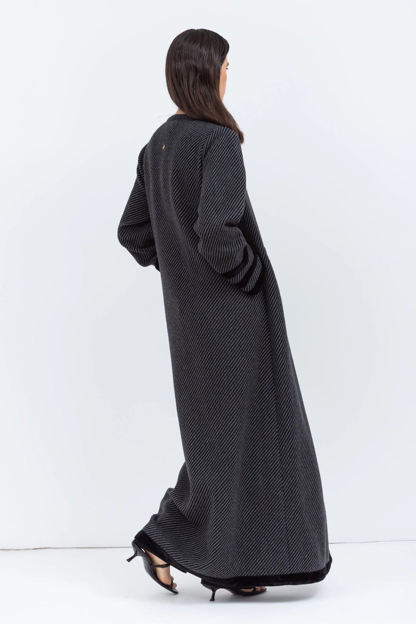 AB - ST - W - GRY ABAYA - CHIKA - MIRA Y MANO