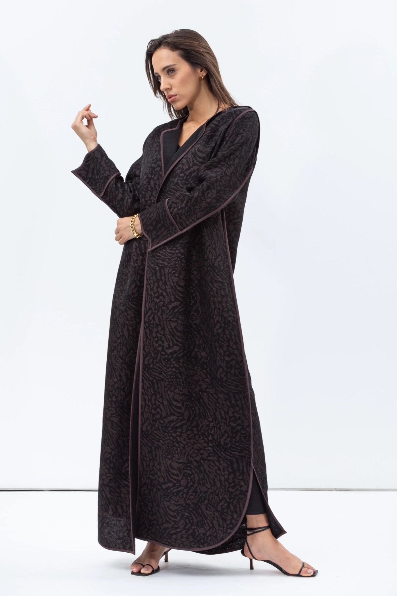 AB - STR - BCPR - WLN ABAYA - CHIKA - MIRA Y MANO