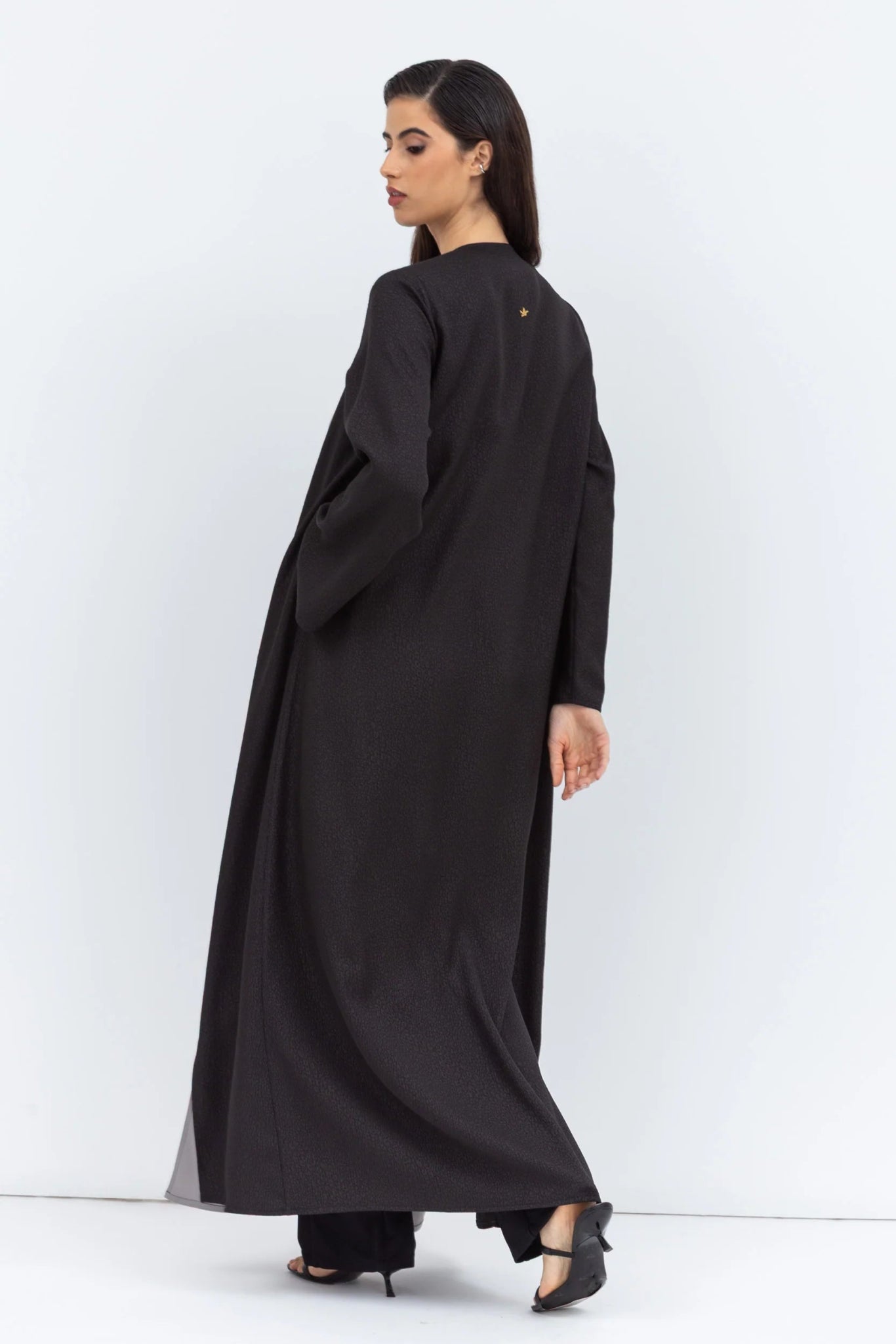 AB - TT - GRY - BLK ABAYA - CHIKA - MIRA Y MANO