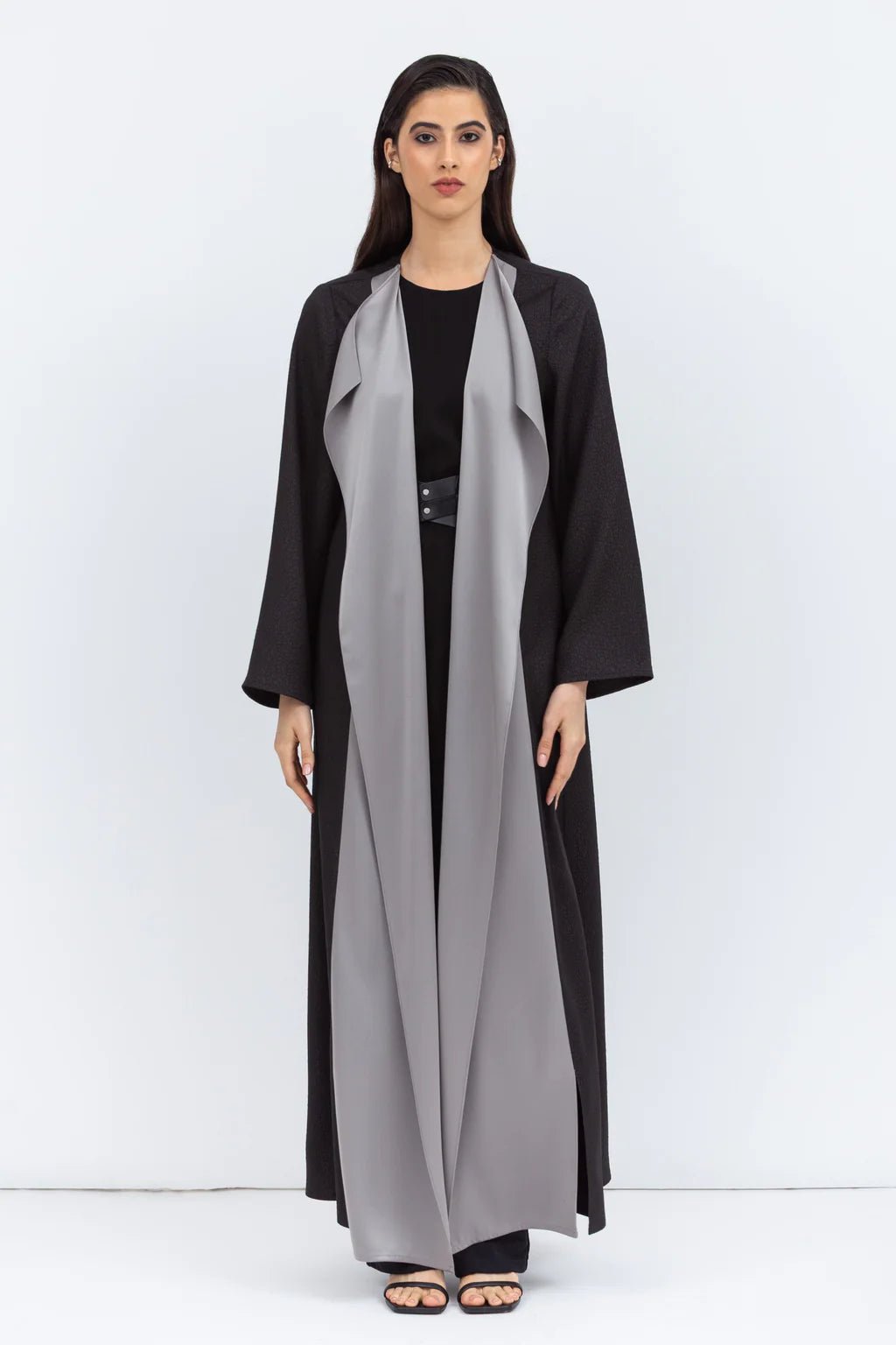 AB - TT - GRY - BLK ABAYA - CHIKA - MIRA Y MANO
