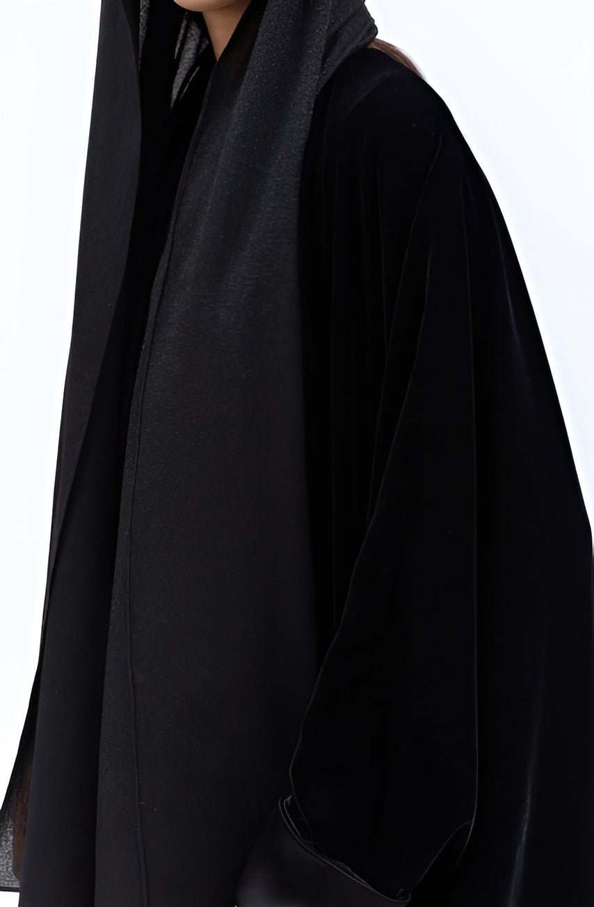 صورة للمنتج AB-VEL-BLK – عباية – MIRA Y MANO