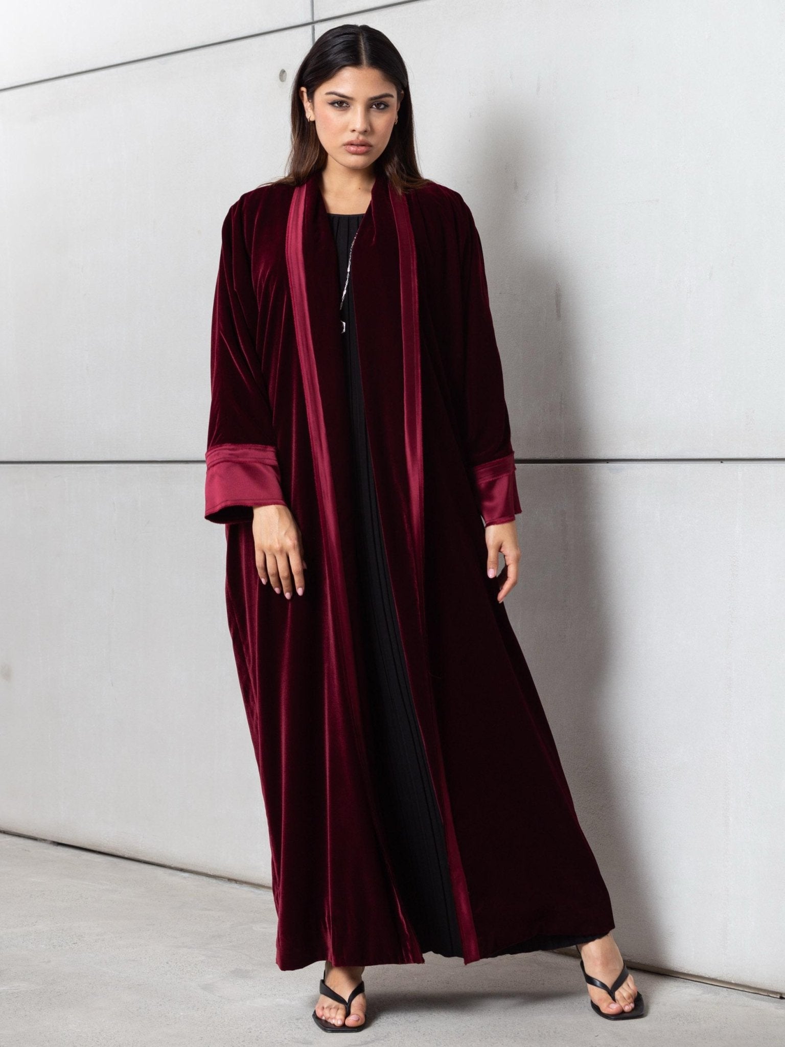 AB - VEL - BUR ABAYA - CHIKA - MIRA Y MANO