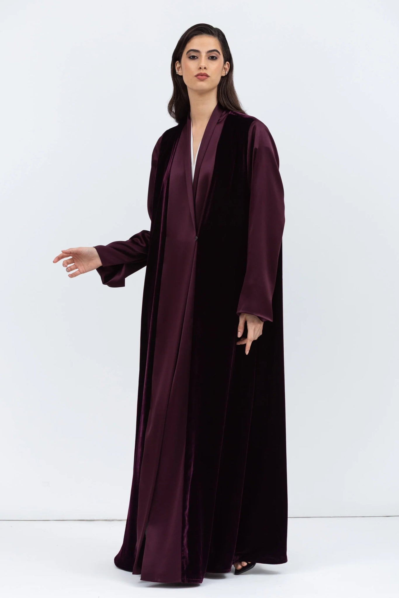 AB - VEL - BUR ABAYA - CHIKA - MIRA Y MANO