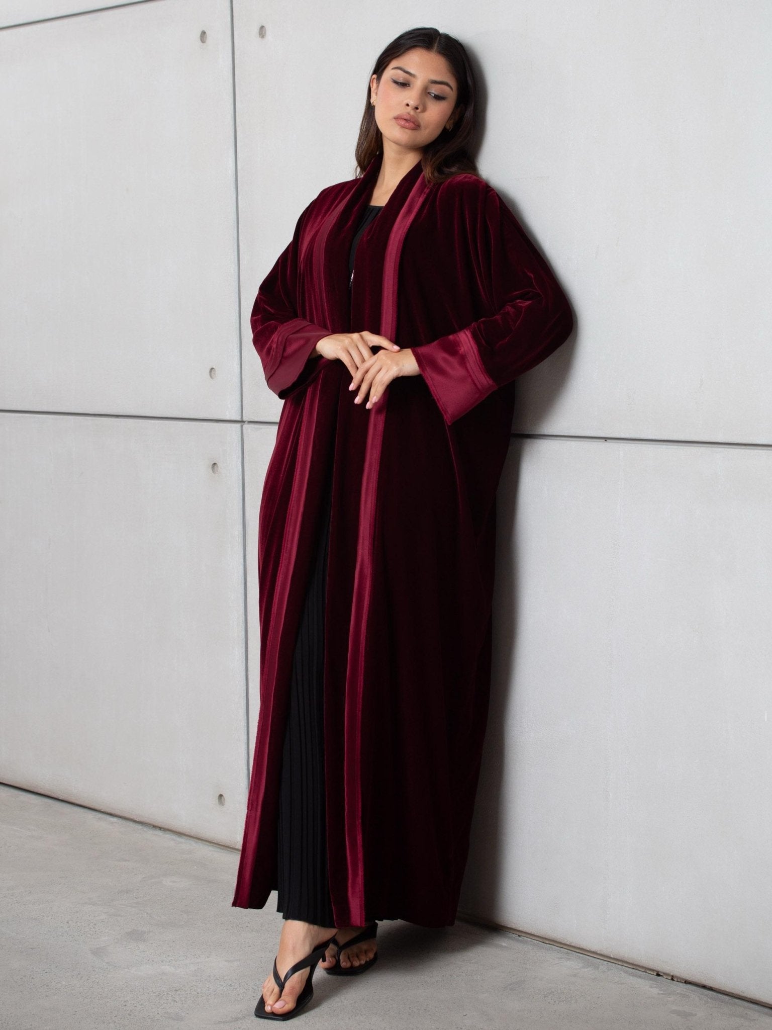 AB - VEL - BUR ABAYA - CHIKA - MIRA Y MANO