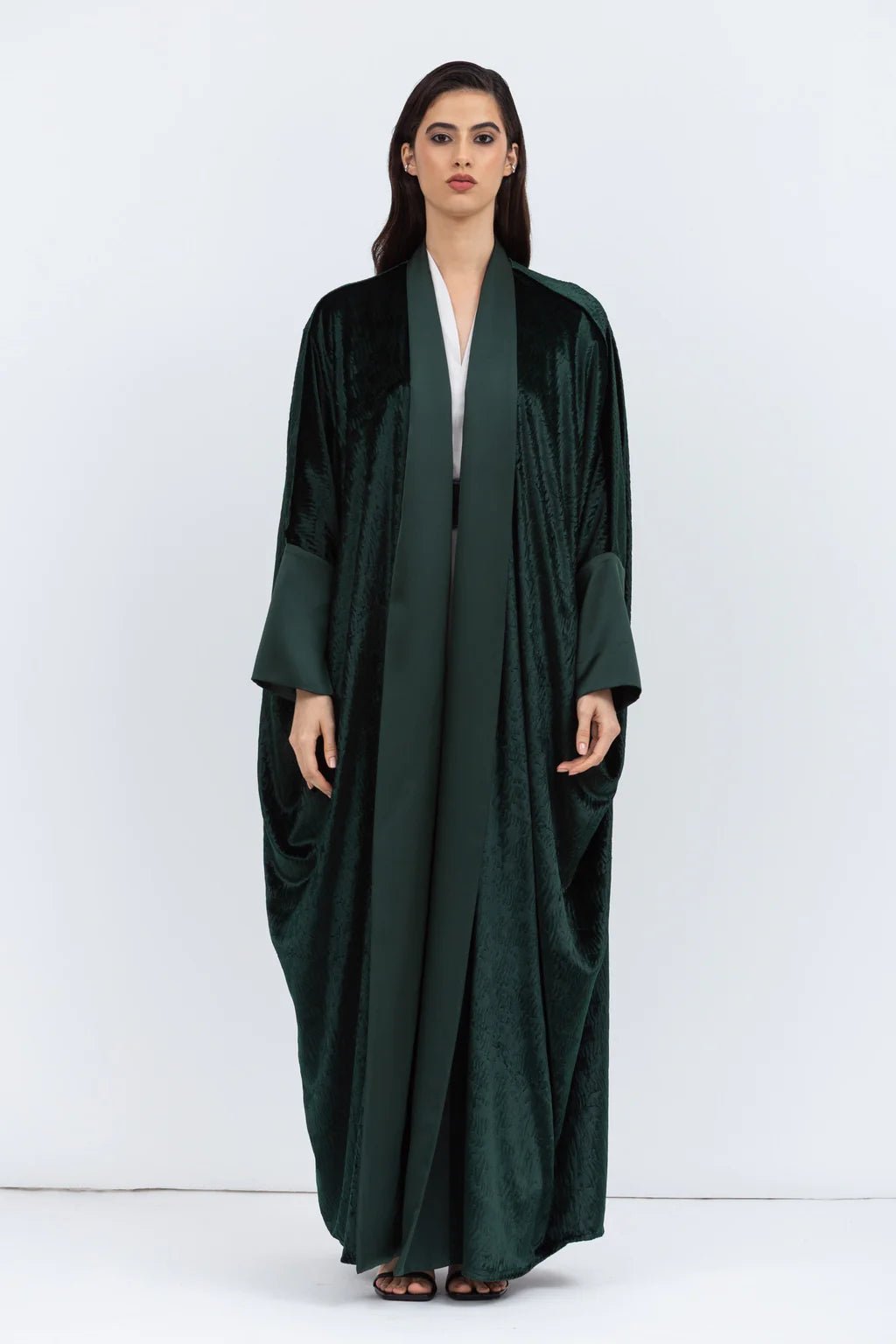 AB - VEL - GRN ABAYA - CHIKA - MIRA Y MANO