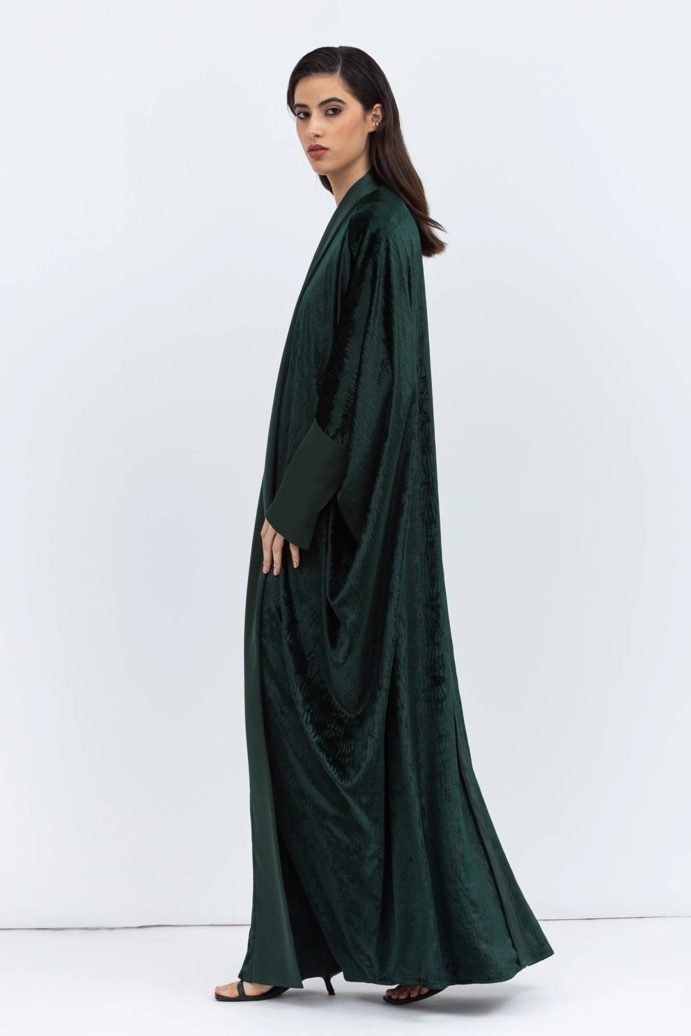 AB - VEL - GRN ABAYA - CHIKA - MIRA Y MANO