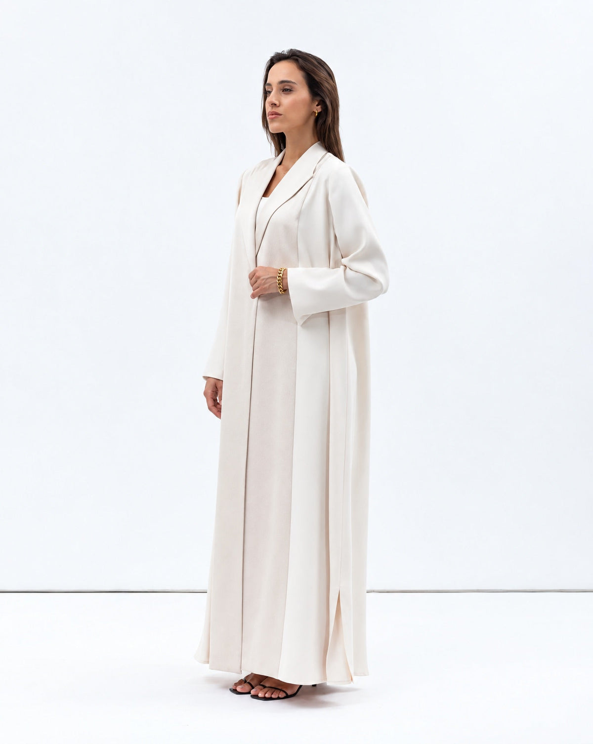 Straight Cut Abaya in Cream with Satin Lapel - CHIKA - MIRA Y MANO
