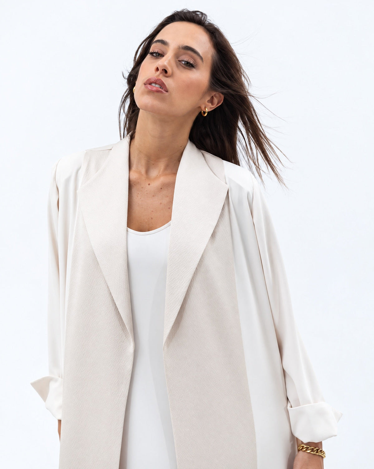 Straight Cut Abaya in Cream with Satin Lapel - CHIKA - MIRA Y MANO