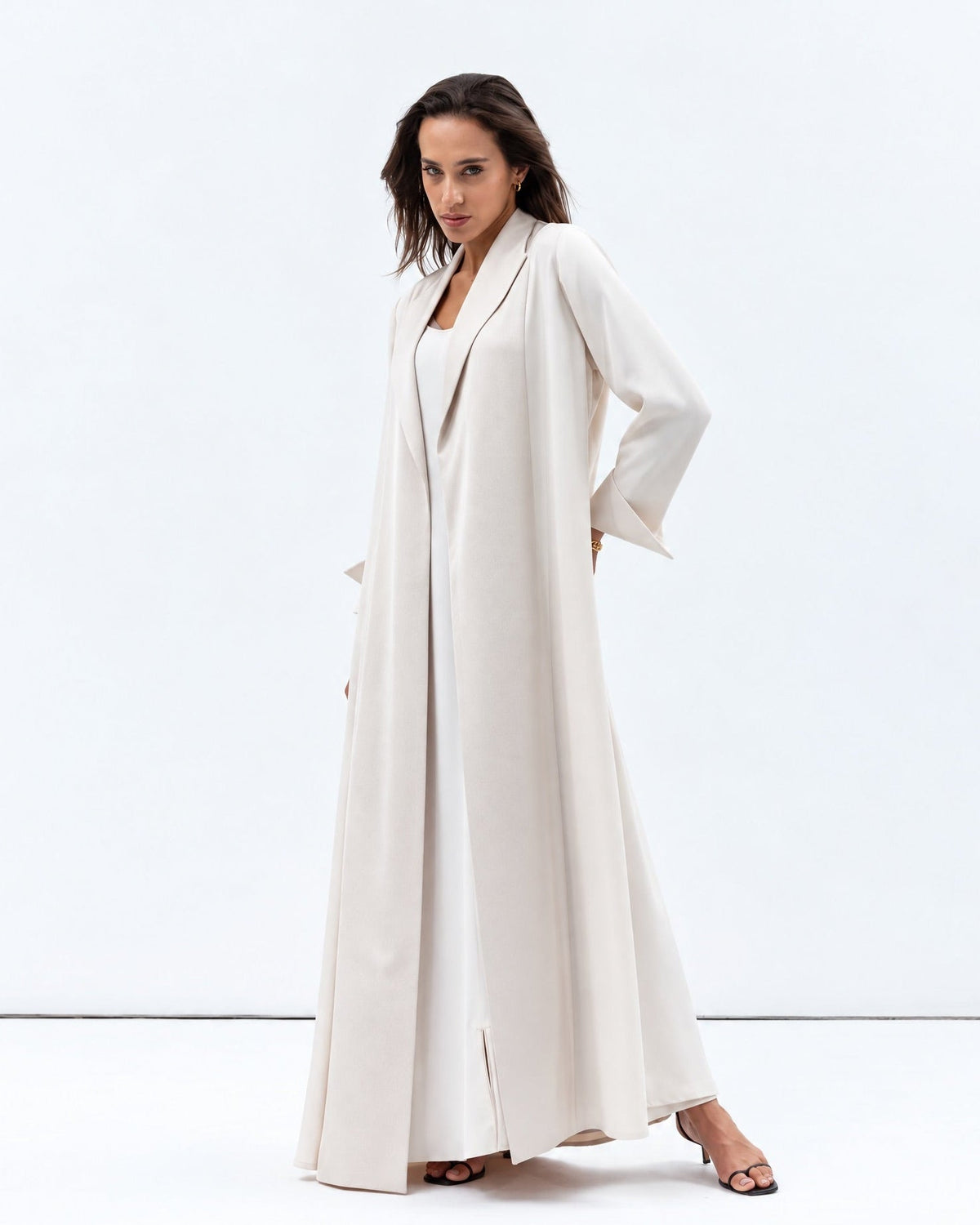 Straight Cut Abaya in Cream with Satin Lapel - CHIKA - MIRA Y MANO